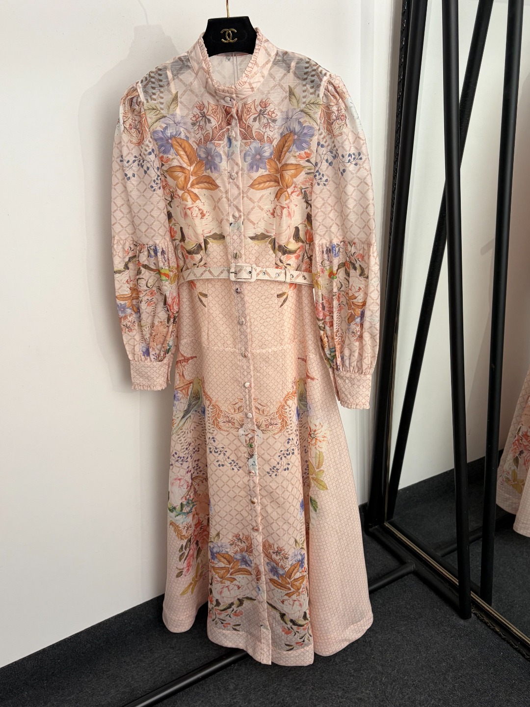NO:923668,Model number 20265324 Zimmermann's latest flower and bird print, stand-up collar and waist lantern long-sleeved dress, long skirt, with suspender lining, with belt, pink, S-XL, [M size bust 88, length 97; shoulder width 37, bust 90, waist 80, sleeve length 64, length 140; weight 0.560kg], Zimmermann - clothing, skirts,19860909款号20265324 Zimmermann*新款 花鸟印花 立领收腰灯笼长袖连衣裙 长裙,配吊带里衬,配腰带,粉色,S-XL,【M码胸围88,长97；肩宽37,胸围90,腰围80,袖长64,长140；重量0.560kg】,兹默曼-服装,skirts,,Women's clothing