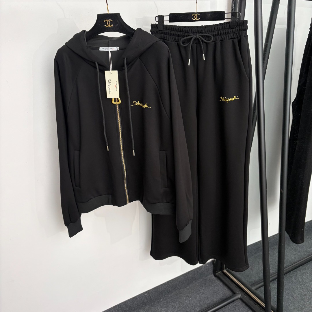 NO:922789,Model No. 20265340 Schiaparelli's latest sports suit, metal buckle embroidered letters long-sleeved hooded zipper jacket + elastic waist wide-leg trousers, black, red, brown, S-XL, [XL size bust 128, sleeve length 74, length 59; waist 72 elastic, length 107; weight 1.240kg], women's clothing, jackets & coats, hats,19860909款号20265340 Schiaparelli*新款运动套装,金属扣刺绣字母长袖连帽拉链外套+松紧腰阔腿长裤,黑色,红色,咖色,S-XL,【XL码胸围128,袖长74,长59；腰围72弹力,长107；重量1.240kg】,女装,jackets & coats,hats,,Women's clothing