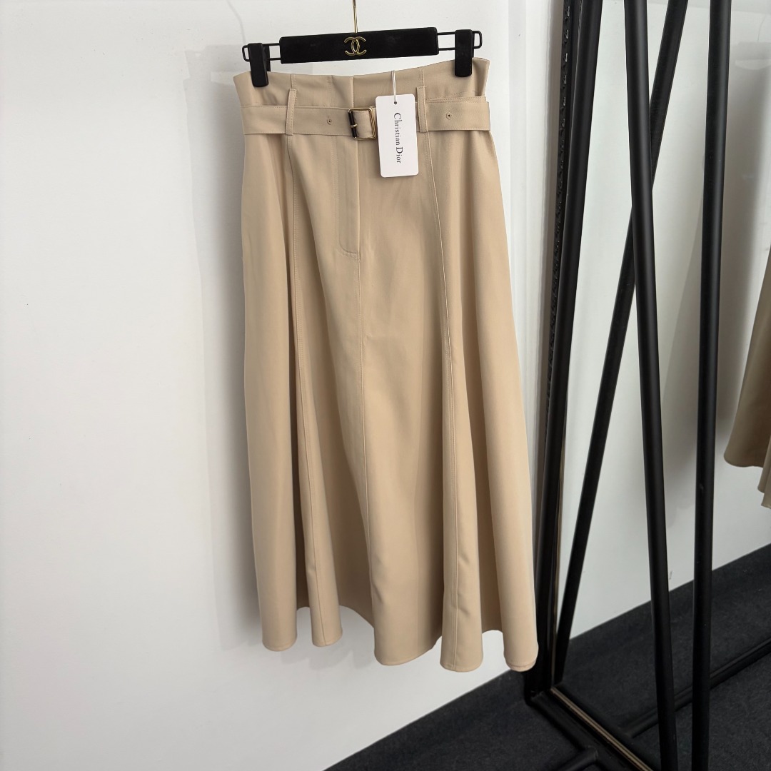 NO:933459,Model number 20265343 Dio* new metal buckle belt commuting temperament mid-length skirt, white, khaki, black, S-XL, [M size waist 74, length 89; weight 0.540kg], Dior-clothing, dior, dior, skirts,19860909款号20265343 Dio*新款 金属扣腰带 通勤气质中长半裙,白色,卡其色,黑色,S-XL,【M码腰围74,长89；重量0.540kg】,迪奥-服装,dior,dior,skirts,,Women's clothing