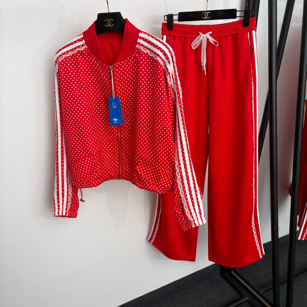 NO:922774,Model No. 20265351 Adida's latest suit, polka dot printed drawstring waist long-sleeved jacket + lace striped webbing casual trousers, red, green, SML, [M size shoulder width 64, bust 140, sleeve length 47, length 51; waist 66 elastic, length 103; weight 0.880kg], women's clothing, adidas, jackets & coats, jackets & coats,19860909款号20265351 Adida*新款套装,波点印花抽绳收腰长袖夹克外套+蕾丝花边条纹织带休闲长裤,红色,绿色,SML,【M码肩宽64,胸围140,袖长47,长51；腰围66弹力,长103；重量0.880kg】,女装,adidas,jackets & coats,jackets & coats,,Women's clothing