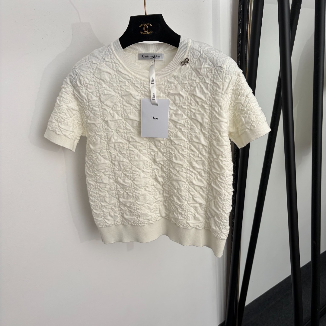 NO:933467,Model No. 20265353 Dio* new star pleated short-sleeved wool sweater top, white, blue, 36 38 40, [size 38 shoulder width 36, chest 88, sleeve length 19, length 53; weight 0.230kg], Dior-clothing, dior, dior, T-shirt,19860909款号20265353 Dio*新款 星星褶皱短袖羊毛针织衫 上衣,白色,蓝色,36 38 40,【38码肩宽36,胸围88,袖长19,长53；重量0.230kg】,迪奥-服装,dior,dior,T-shirt,,Women's clothing