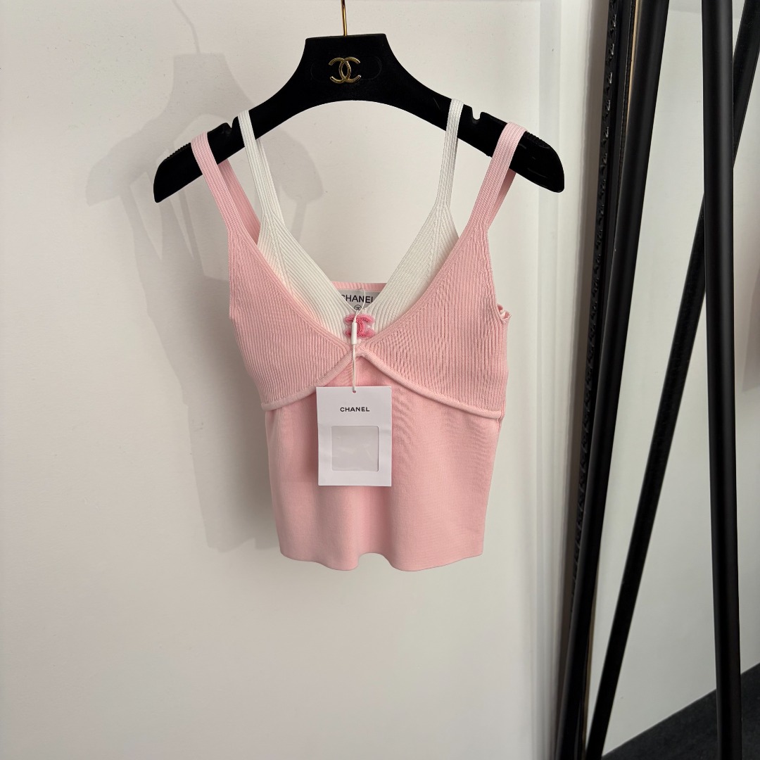 NO:933517,Model No. 20265358 Chane*new style Xiaoxiang logo patch fake two-piece V-neck knitted camisole, pink, black, white, [one size fits all bust 60, length 48; weight 0.145kg], Chanel-clothing, chanel, chanel,19860909款号20265358 Chane*新款 小香logo贴布假两件V领针织吊带背心,粉色,黑色,白色,【均码胸围60,长48；重量0.145kg】,香奈儿-服装,chanel,chanel,,Women's clothing