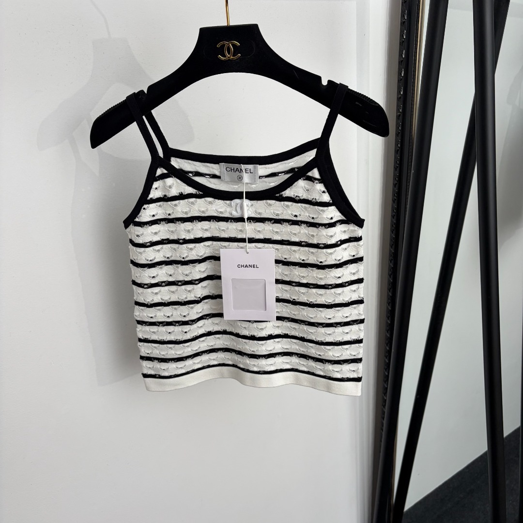 NO:933490,Model No. 20265387 Chane*new style Xiaoxiang logo patch contrasting striped hollow knitted camisole, white, yellow, [One size fits all bust 72, length 43; weight 0.75kg], Chanel-clothing, chanel, chanel,19860909款号20265387 Chane*新款 小香logo贴布撞色条纹镂空针织吊带背心,白色,黄色,【均码胸围72,长43；重量0.75kg】,香奈儿-服装,chanel,chanel,,Women's clothing