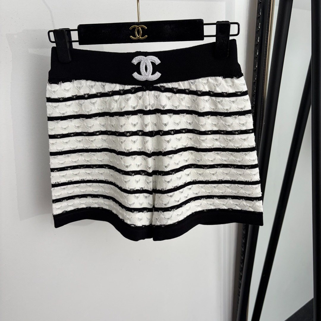 NO:933498,Model number 20265388 Chane*new style Xiaoxiang logo patch contrast striped knitted shorts, white, yellow, [One size fits all waist 62 elastic, pants length 33; weight 0.150kg], Chanel - clothing, chanel, chanel, shorts,19860909款号20265388 Chane*新款 小香logo贴布撞色条纹针织短裤,白色,黄色,【均码腰围62弹力,裤长33；重量0.150kg】,香奈儿-服装,chanel,chanel,shorts,,Women's clothing