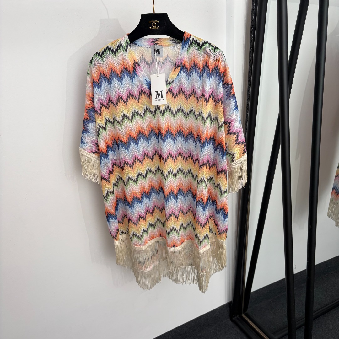 NO:922716,Model number 20265395 Misson's latest gradient color block wavy striped V-neck tassel hem loose short-sleeved sweater top, color, S-XL, [M size length 69-80; weight 0.225kg], women's clothing, T-shirt,19860909款号20265395 Misson*新款 渐变色拼色波浪条纹V领流苏下摆宽松短袖针织衫上衣,彩色,S-XL,【M码长69-80；重量0.225kg】,女装,T-shirt,,Women's clothing