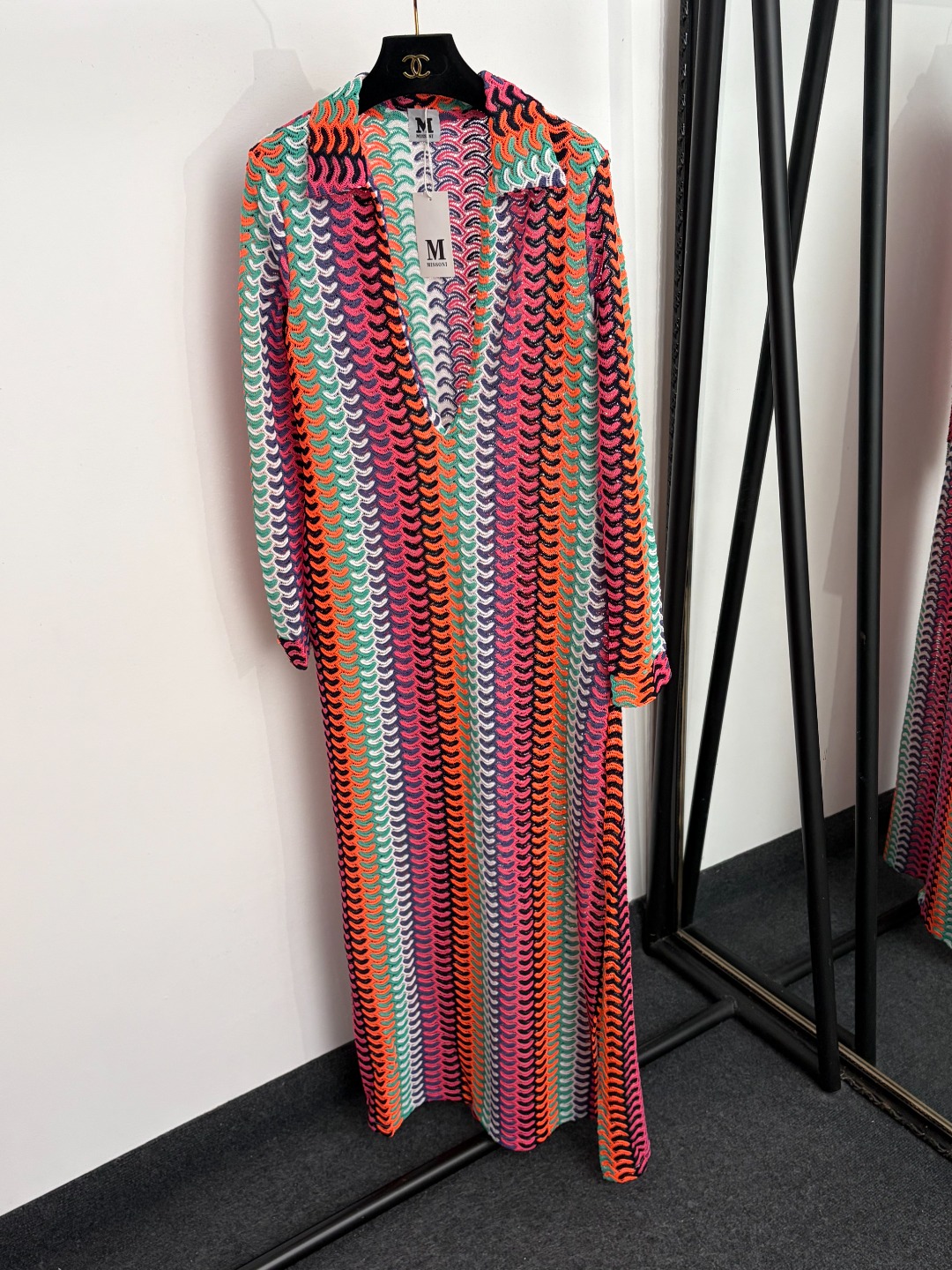 NO:922772,Model number 20265401 Misson's latest gradient color block vertical stripe V-neck hollow knitted long-sleeved dress long skirt, rose red, S-XL, [M size shoulder width 38, bust 92, sleeve length 57, length 133; weight 0.345kg], women's clothing, skirts,19860909款号20265401 Misson*新款 渐变色拼色竖条纹V领镂空针织长袖连衣裙 长裙,玫红色,S-XL,【M码肩宽38,胸围92,袖长57,长133；重量0.345kg】,女装,skirts,,Women's clothing