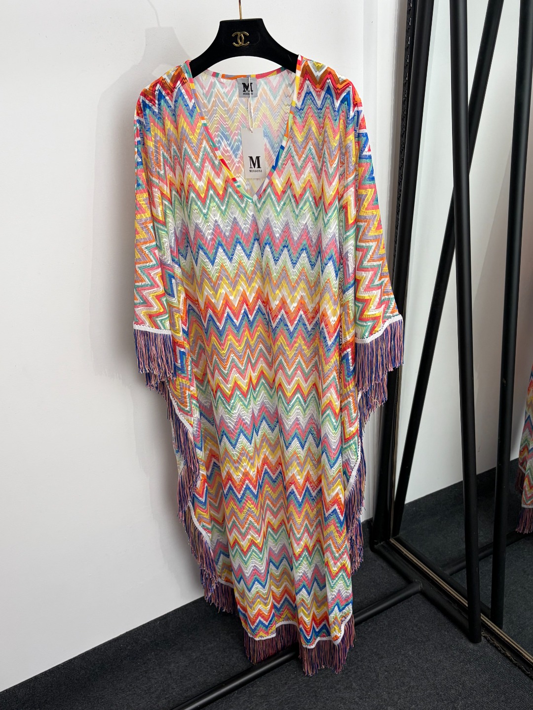 NO:922780,Model No. 20265402 Misson's latest style gradient wavy stripes tassel hem loose V-neck dress long skirt, color, S-XL, [M size length 132; weight 0.570kg], women's clothing, skirts,19860909款号20265402 Misson*新款 渐变色波浪条纹 流苏边下摆宽松V领连衣裙 长裙,彩色,S-XL,【M码长132；重量0.570kg】,女装,skirts,,Women's clothing
