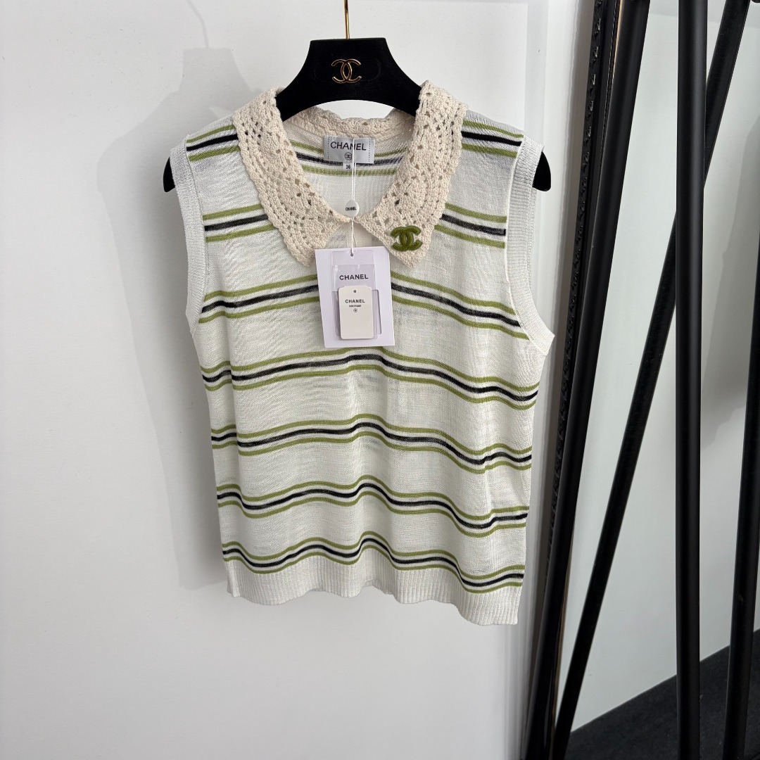 NO:933481,Model number 20265430 Chane* new logo patch lace lapel striped knitted vest, white, green, 36 38 40, [36 size bust 94, length 57; weight 0.145kg], Chanel-clothing, chanel, chanel,19860909款号20265430 Chane*新款 logo贴布蕾丝翻领条纹针织背心,白色,绿色,36 38 40,【36码胸围94,长57；重量0.145kg】,香奈儿-服装,chanel,chanel,,Women's clothing