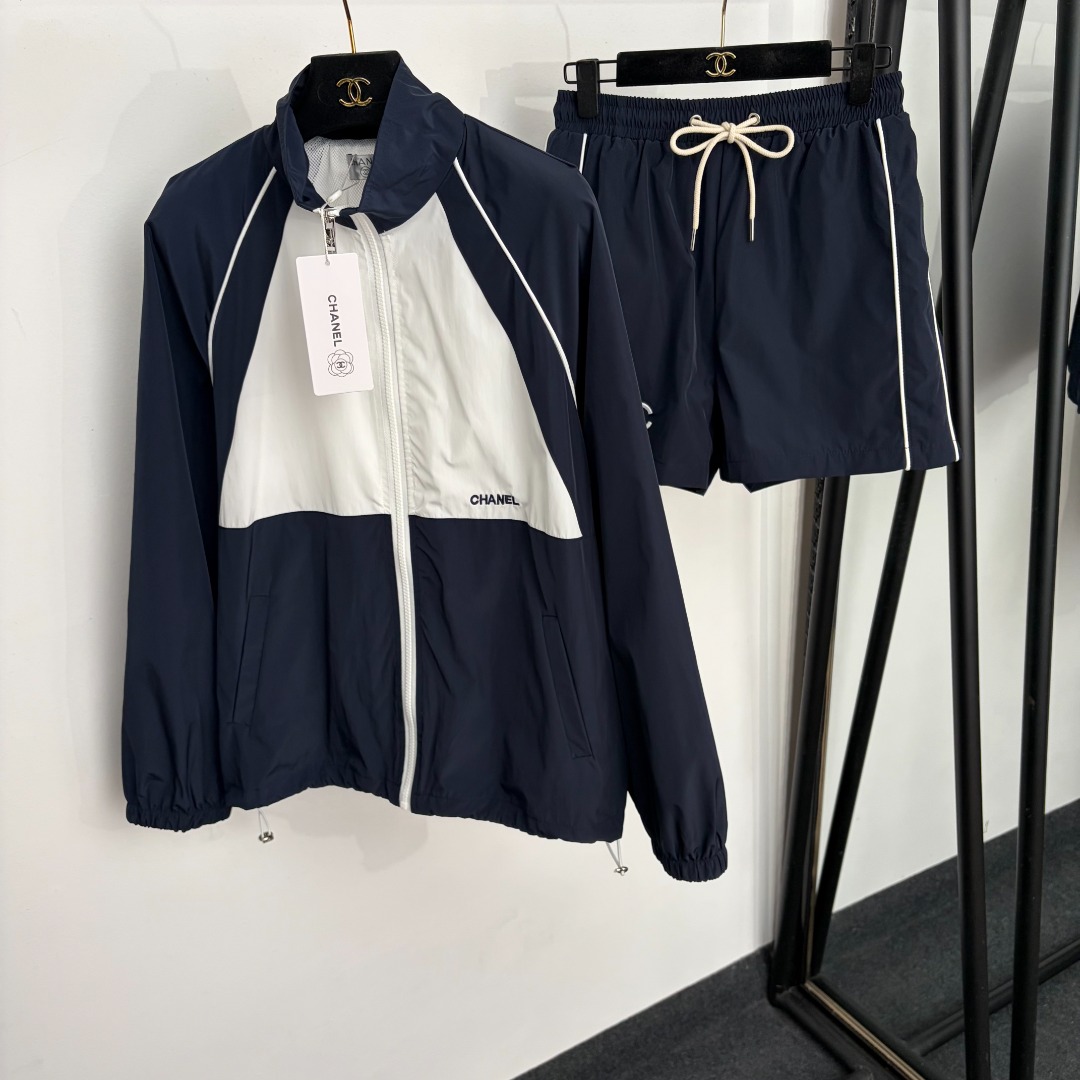 NO:933428,Model No. 20265447 Chane* new nylon suit, Xiaoxiang logo embroidery, color-blocked long-sleeved windbreaker jacket + casual sports shorts, navy blue, SML, [M size bust 110, sleeve length 72, length 64; weight 0.310kg; waist 68 elastic, trouser length 41; weight 0.165kg], Chanel - Clothing, chanel, chanel, shorts, jackets & coats,19860909款号20265447 Chane*新款尼龙套装,小香logo刺绣 拼色长袖风衣外套+休闲运动短裤,藏蓝色,SML,【M码胸围110,袖长72,长64；重量0.310kg；腰围68弹力,裤长41；重量0.165kg】,香奈儿-服装,chanel,chanel,shorts,jackets & coats,,Women's clothing