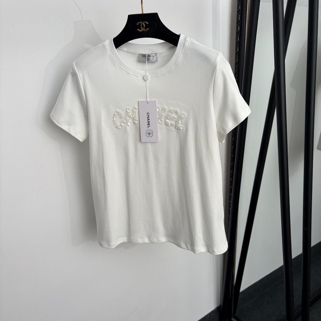 NO:933434,Model number 20265452 Chane* new sequined beaded letter embroidered pure cotton short-sleeved T-shirt, white, black, SML, [M size shoulder width 37, chest 94, sleeve length 16, length 59; weight 0.175kg], Chanel - clothing, chanel, chanel, T-shirt, tees, t-shirt,19860909款号20265452 Chane*新款 亮片钉珠字母刺绣纯棉短袖T恤,白色,黑色,SML,【M码肩宽37,胸围94,袖长16,长59；重量0.175kg】,香奈儿-服装,chanel,chanel,T-shirt,tees，t-shirt,,Women's clothing