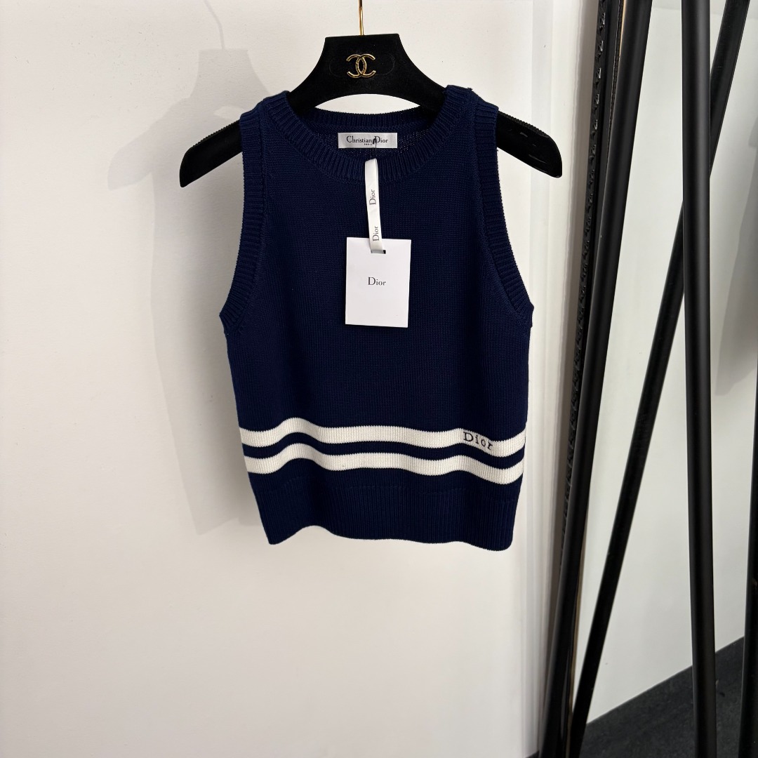 NO:933499,Model No. 20265477 Dio* new logo embroidered letter contrast striped knitted vest, off-white, dark blue, SML, [M size bust 82, length 50; weight 0.230kg], Dior-clothing, dior, dior,19860909款号20265477 Dio*新款 logo刺绣字母撞色条纹针织背心,米白色,深蓝色,SML,【M码胸围82,长50；重量0.230kg】,迪奥-服装,dior,dior,,Women's clothing