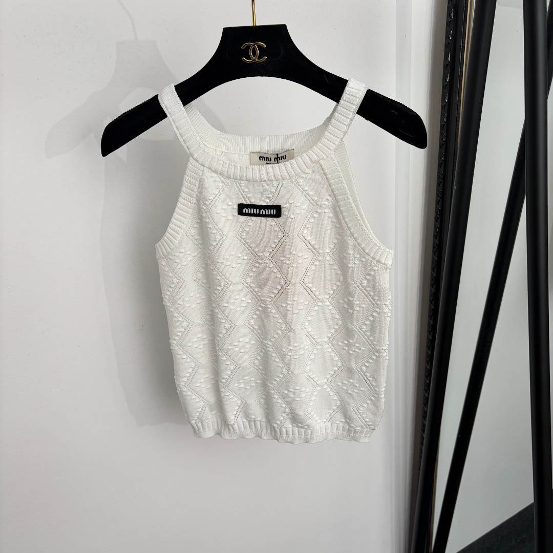 NO:933891,Model No. 20265512 Miumi* new style halterneck knitted vest with collar lettering, white, pink, SML, [M size bust 70, length 40; weight 0.100kg], Miumiu-clothing, miumiu,19860909款号20265512 Miumi*新款领标字母挂脖针织背心,白色,粉色,SML,【M码胸围70,长40；重量0.100kg】,缪缪-服装,miumiu,,Women's clothing