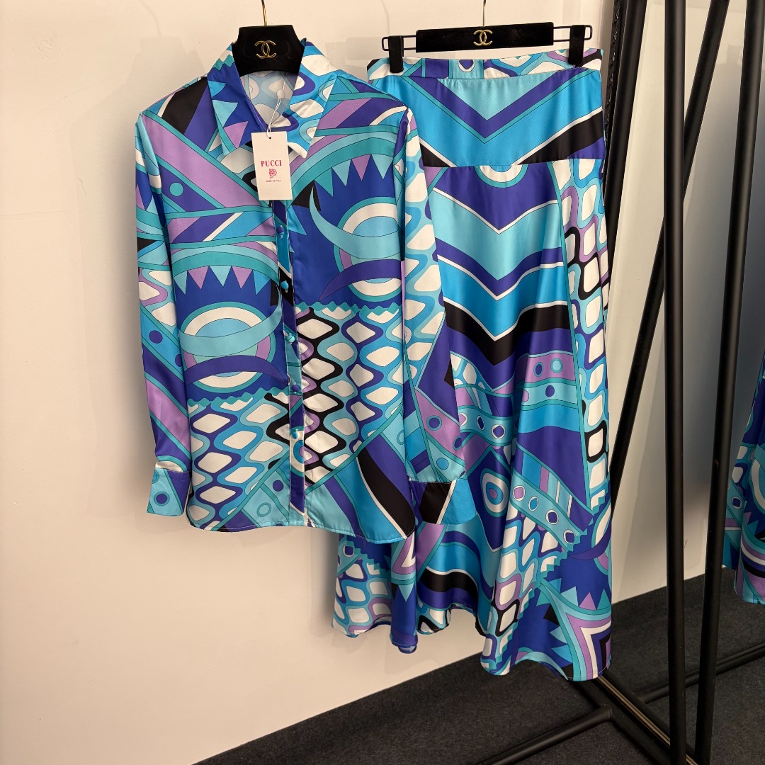 NO:933301,Model No. 20265564 Pucc* new suit, irregular corrugated color-blocked printed long-sleeved shirt + high-waisted slimming skirt, 5 patterns, S-XXXL, [M size shoulder width 43, bust 104, sleeve length 66, length 65; waist 74, length 110; weight 0.420kg], women's clothing, skirts,19860909款号20265564 Pucc*新款套装,不规则波纹拼色印花长袖衬衣+高腰显瘦半裙,5种图案,S-XXXL,【M码肩宽43,胸围104,袖长66,长65；腰围74,长110；重量0.420kg】,女装,skirts,,Women's clothing