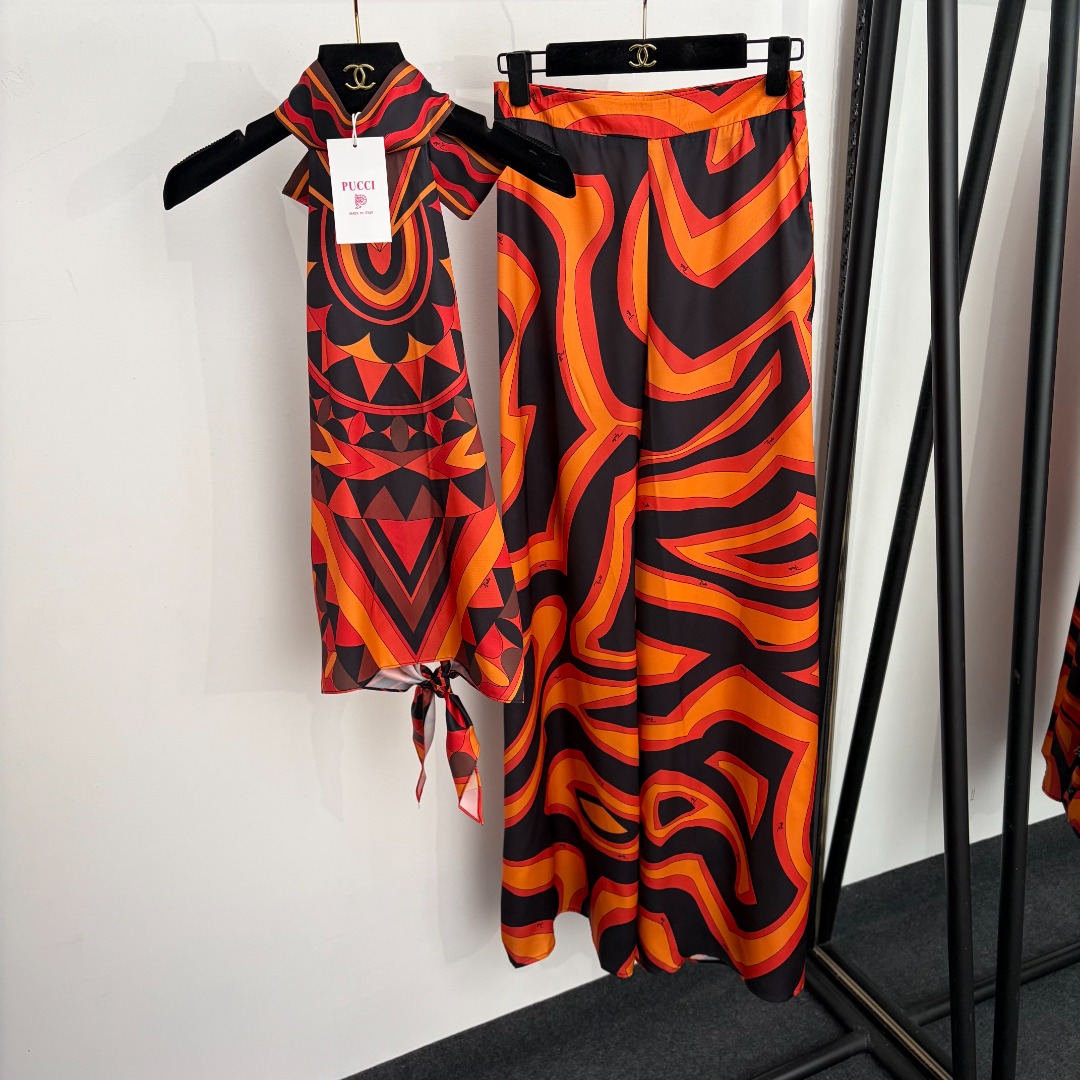 NO:933250,Model No. 20265569 Pucc* new set, color block printed sleeveless vest, halter top + high-waisted wide-leg trousers, orange, S-XXXL, [M size weight 0.70kg; waist 68, pants length 113; weight 0.200kg], women's clothing,19860909款号20265569 Pucc*新款套装,拼色印花无袖背心挂脖露背上衣+高腰阔腿长裤,橘红色,S-XXXL,【M码重量0.70kg；腰围68,裤长113；重量0.200kg】,女装,,Women's clothing