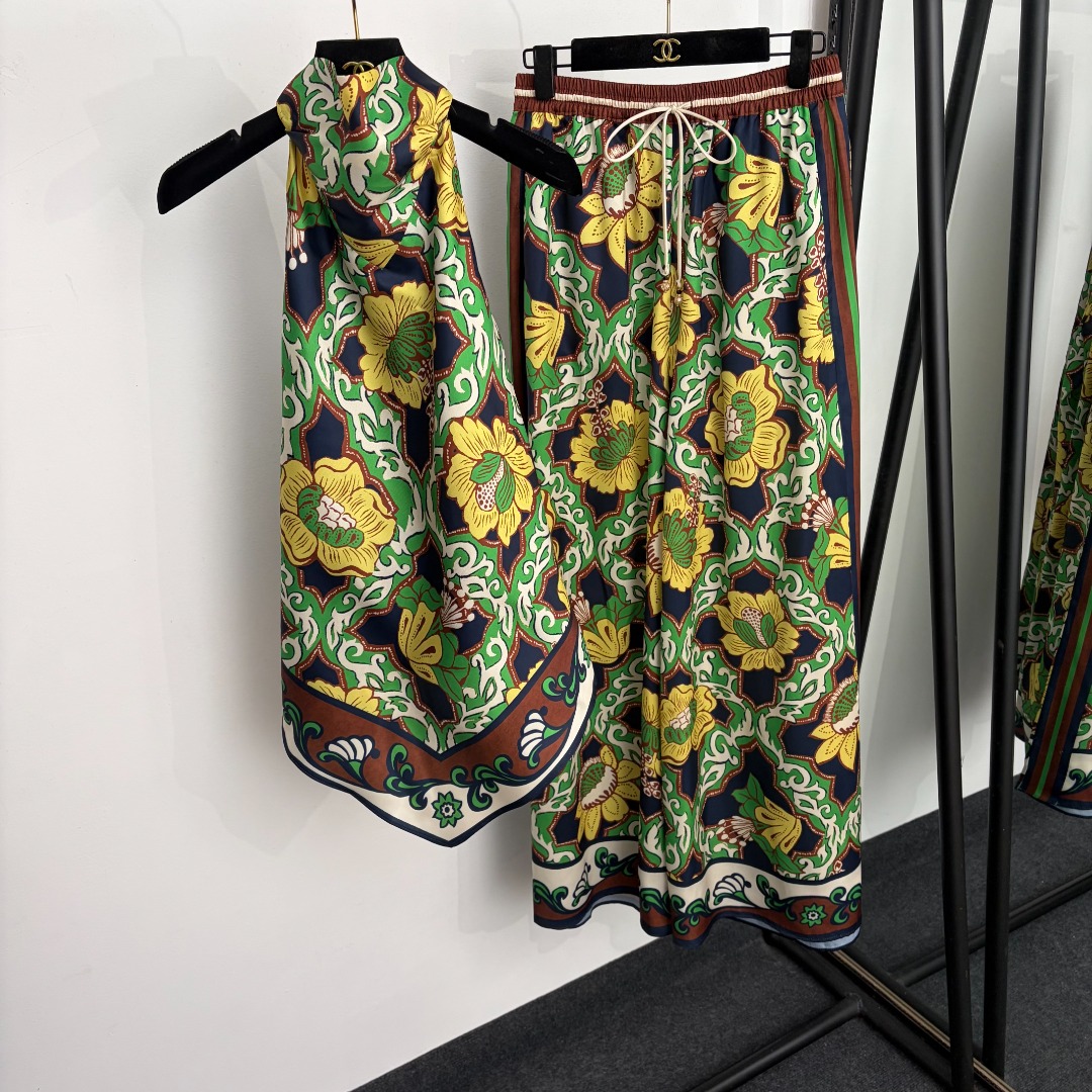 NO:933267,Model No. 20265570 Alemai* new suit, yellow floral print halterneck sleeveless tank top + elastic waist wide-leg trousers, green, S-XXXL, [M size length 72; waist 68 elastic, length 111; weight 0.340kg], women's clothing,19860909款号20265570 Alemai*新款套装,黄色花卉印花挂脖露背无袖背心上衣+松紧腰阔腿长裤,绿色,S-XXXL,【M码长72；腰围68弹力,长111；重量0.340kg】,女装,,Women's clothing