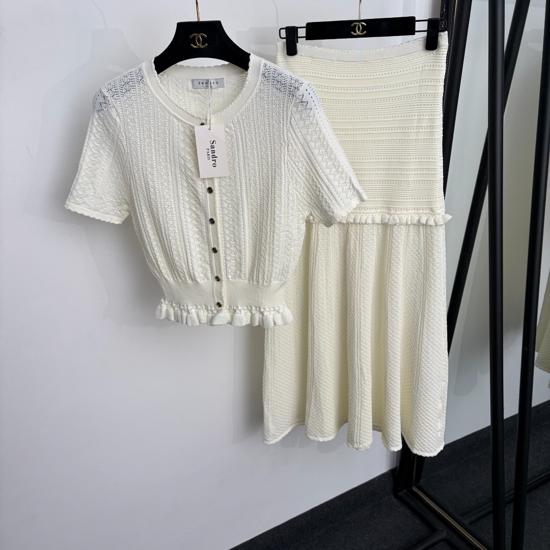 NO:933286,Model No. 20265575 Sandr* new suit, lotus leaf slim-fitting short-sleeved knitted cardigan top + fungus-edged high-waisted knitted skirt, off-white, S-XL, [M size bust 76, sleeve length 21, length 47; waist 66 elastic, length 91; weight 0.670kg], women's clothing, skirts, T-shirt,19860909款号20265575 Sandr*新款套装,荷叶修身短袖针织开衫上衣+木耳边高腰针织半裙,米白色,S-XL,【M码胸围76,袖长21,长47；腰围66弹力,长91；重量0.670kg】,女装,skirts,T-shirt,,Women's clothing