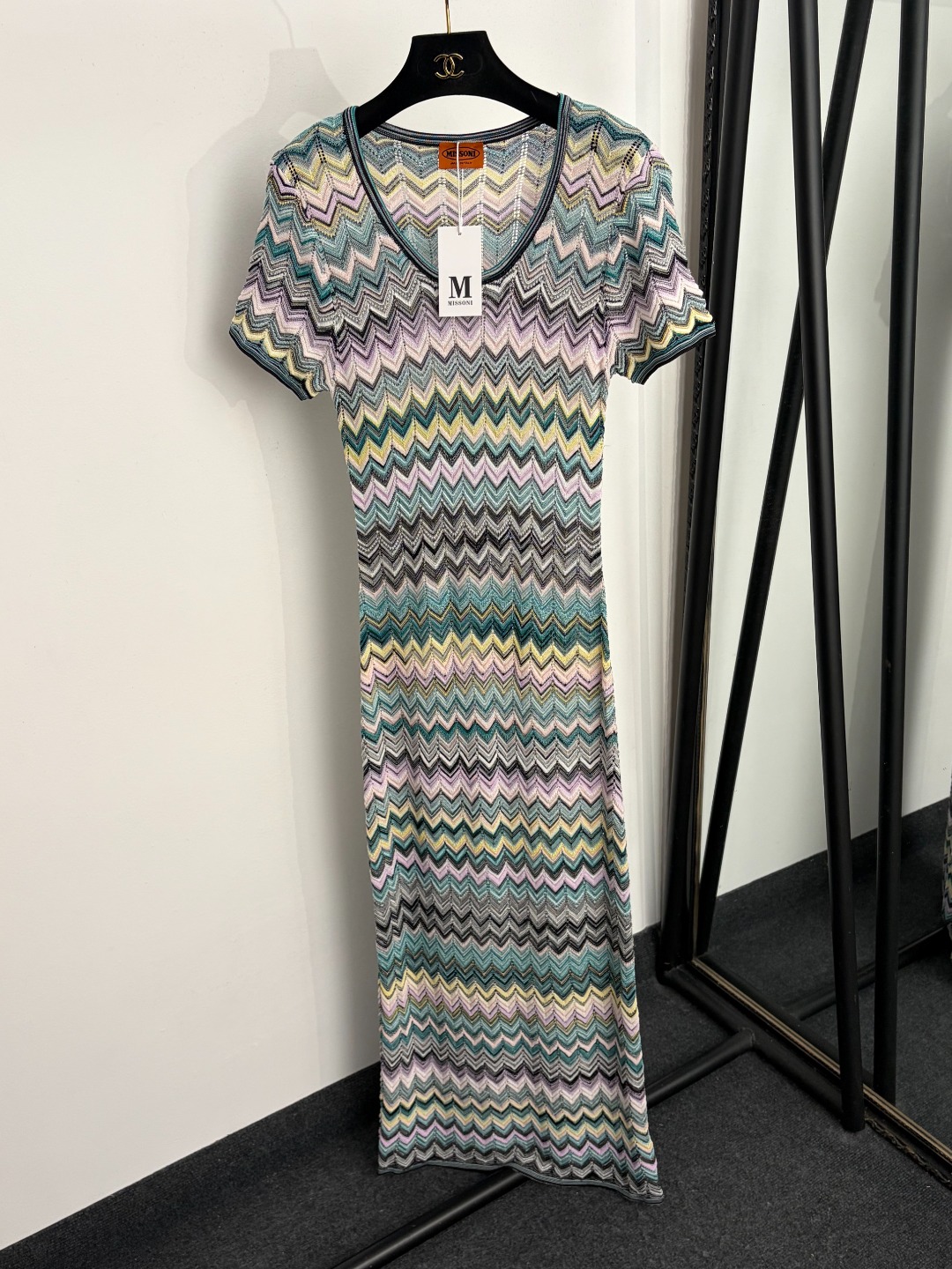 NO:933332,Model number 20265583 Misson's latest gradient wavy striped slim fit knitted short-sleeved dress, green, S-XL, [M size bust 68, sleeve length 17, length 136; weight 0.325kg], women's clothing, skirts, T-shirt,19860909款号20265583 Misson*新款 渐变色波浪条纹修身显瘦针织短袖连衣裙,绿色,S-XL,【M码胸围68,袖长17,长136；重量0.325kg】,女装,skirts,T-shirt,,Women's clothing