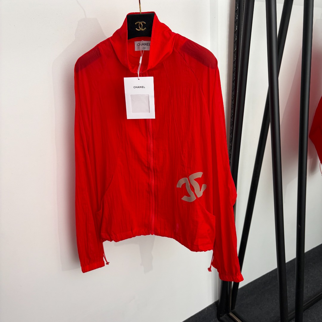 NO:933393,Model No. 20265601 Chane* new style Xiaoxiang logo letter printed long-sleeved sun protection windbreaker sports jacket, red, SML, [M size bust 126, sleeve length 79, length 61; weight 0.125kg], Chanel - clothing, chanel, chanel, jackets & coats,19860909款号20265601 Chane*新款 小香logo字母印花长袖防晒风衣 运动外套,红色,SML,【M码胸围126,袖长79,长61；重量0.125kg】,香奈儿-服装,chanel,chanel,jackets & coats,,Women's clothing