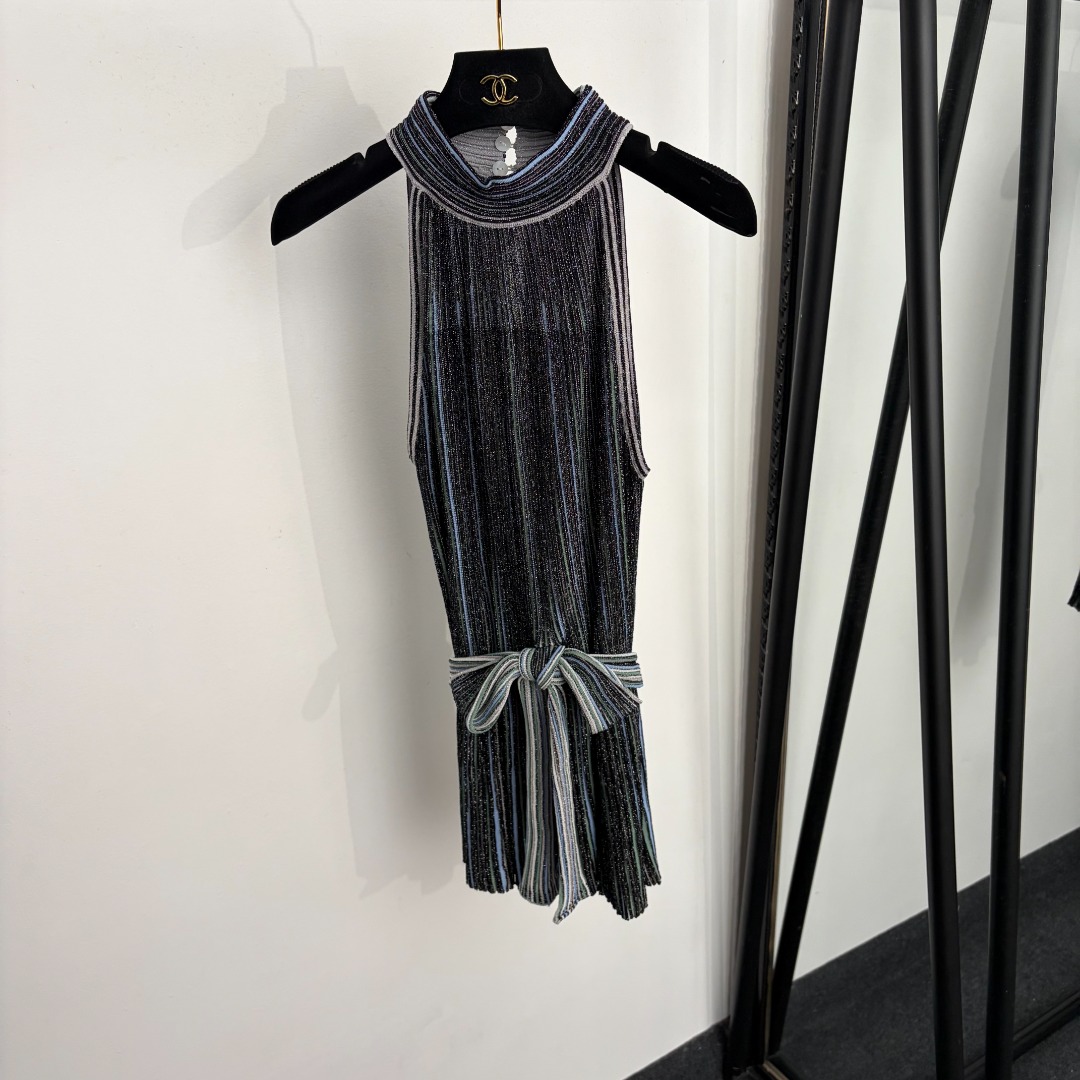 NO:933225,Model No. 20265608 Misson's latest style contrasting vertical stripes bright silk blended halter neck knitted vest, with belt, dark gray, S-XL, [M size bust 82, length 66], women's clothing,19860909款号20265608 Misson*新款 撞色竖条纹亮丝混纺挂脖针织背心,配腰带,深灰色,S-XL,【M码胸围82,长66】,女装,,Women's clothing