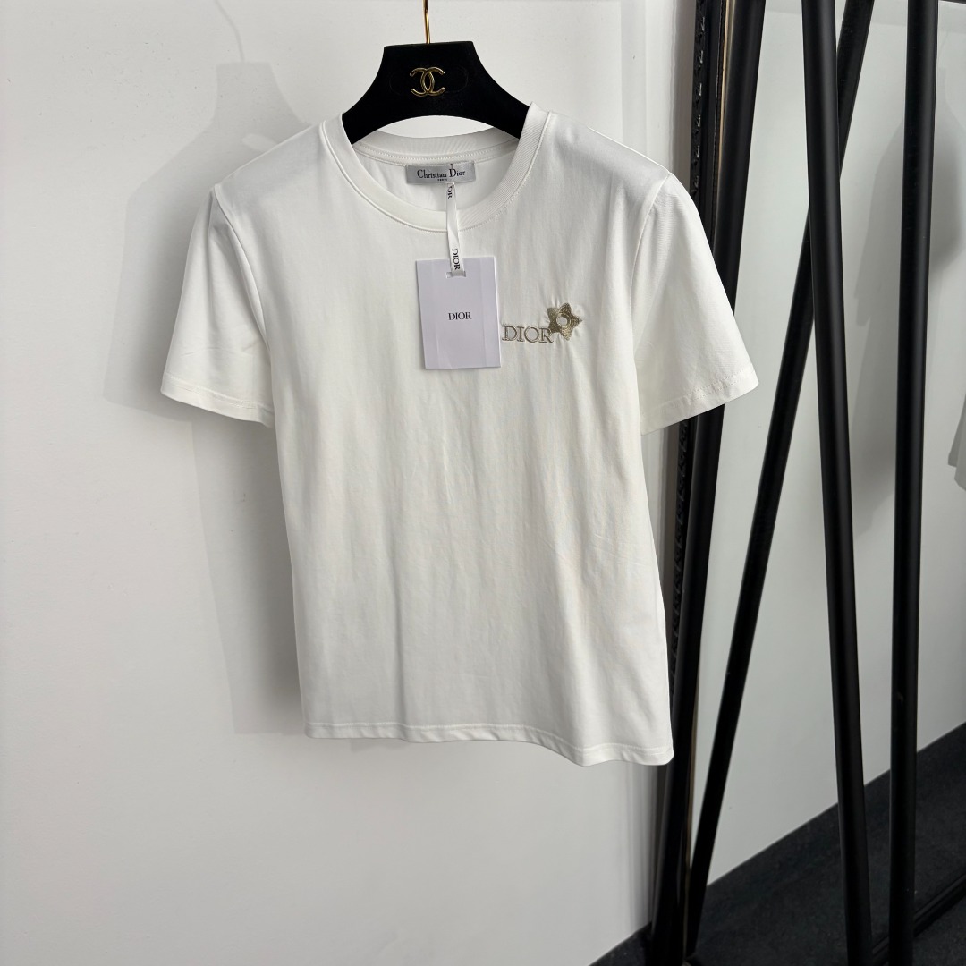 NO:933516,Model No. 20265610 Dio* new style gold-threaded five-pointed star letter embroidered short-sleeved T-shirt, white, black, SML, [S size shoulder width 38, chest 88, sleeve length 18, length 60; weight 0.130kg], Dior-clothing, dior, dior, T-shirt, tees, t-shirt,19860909款号20265610 Dio*新款 金线五角星字母刺绣短袖T恤,白色,黑色,SML,【S码肩宽38,胸围88,袖长18,长60；重量0.130kg】,迪奥-服装,dior,dior,T-shirt,tees，t-shirt,,Women's clothing