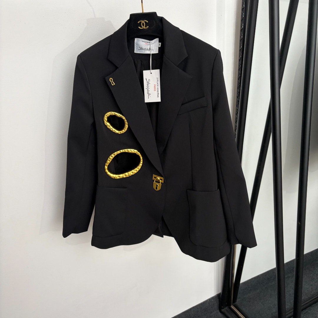 NO:933228,Model No. 20265724 Schiaparelli's latest style gold lock metal hollow long-sleeved suit jacket, off-white, brown, black, S-XXL, [M size shoulder width 39, chest 104, sleeve length 59, length 69; weight 0.580kg], women's clothing, jackets & coats, business suit,19860909款号20265724 Schiaparelli*新款 金锁扣金属镂空长袖西装外套,米白色,咖色,黑色,S-XXL,【M码肩宽39,胸围104,袖长59,长69；重量0.580kg】,女装,jackets & coats,business suit,,Women's clothing