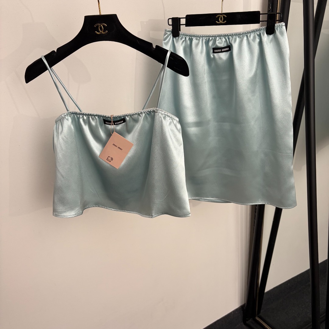 NO:933542,Model No. 20265734 Miumi* new home style casual suit, silk cool suspender top + elastic waist short skirt, light blue, SML, [M size bust 72 elastic, length 42; waist 68 elastic, length 55; weight 0.170kg], Miumiu-clothing, miumiu, skirts,19860909款号20265734 Miumi*新款家居风休闲套装,丝绸清凉吊带上衣+松紧腰短半裙,浅蓝色,SML,【M码胸围72弹力,长42；腰围68弹力,长55；重量0.170kg】,缪缪-服装,miumiu,skirts,,Women's clothing