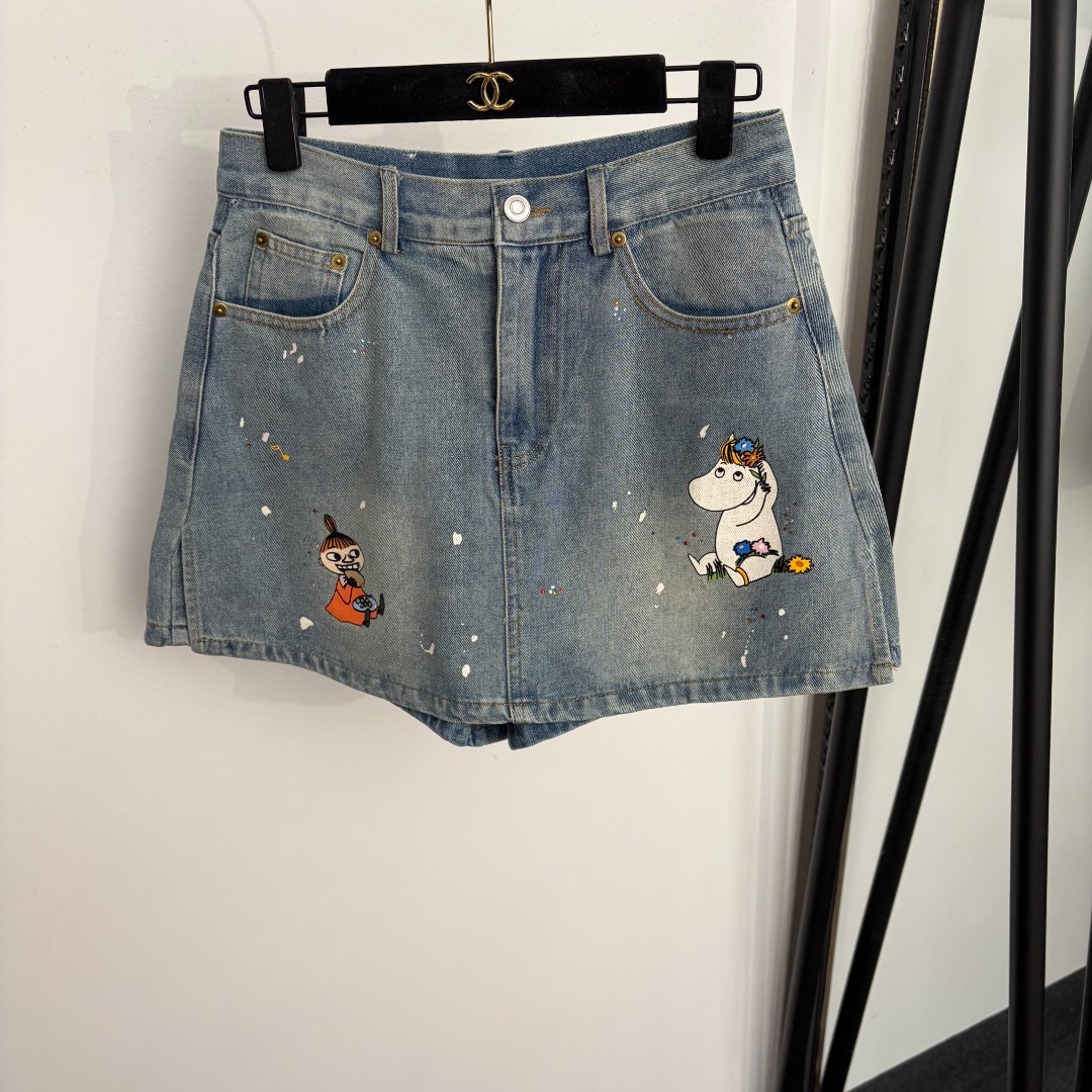NO:933234,Model No. 20265735 MO&CO new Moomin hippo cartoon printed denim shorts skirt, blue, SML, [M size waist 70, length 39; weight 0.370kg], women's clothing, skirts, shorts,19860909款号20265735 MO&CO新款 姆明小河马卡通印花牛仔短裤裙,蓝色,SML,【M码腰围70,长39；重量0.370kg】,女装,skirts,shorts,,Women's clothing