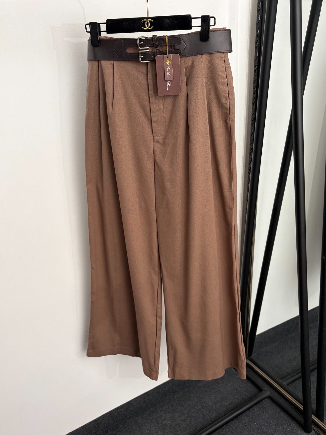 NO:933209,Model No. 20265742 Loro Piana*LP new style high-waisted wide-leg trousers, with belt, coffee color, SML, [L size waist 74, length 105; weight 0.445kg], women's clothing, loro piana, loro piana,19860909款号20265742 Loro Piana*LP新款 高腰阔腿长裤,配腰带,咖色,SML,【L码腰围74,长105；重量0.445kg】,女装,loro piana,loro piana,,Women's clothing