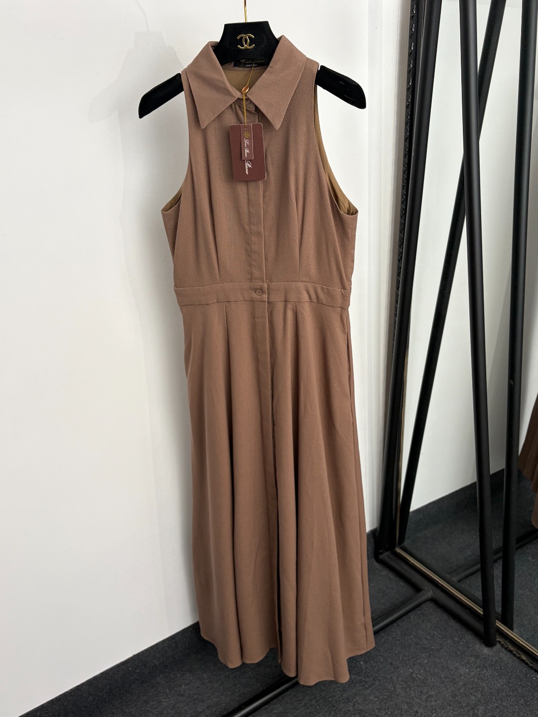 NO:933222,Model number 20265745 Loro Piana*LP new style high-end sleeveless shirt dress long skirt, coffee color, SML, [M size bust 82, waist 74, length 133; weight 0.565kg], women's clothing, loro piana, loro piana, skirts, shirts,19860909款号20265745 Loro Piana*LP新款 高级感无袖衬衫连衣裙 长裙,咖色,SML,【M码胸围82,腰围74,长133；重量0.565kg】,女装,loro piana,loro piana,skirts,shirts,,Women's clothing