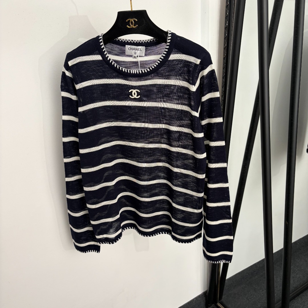 NO:942769,Model No. 20265892 Chane* new style Double C embroidered patch striped long-sleeved sweater T-shirt, off-white, black, 36 38 40, [size 38 shoulder width 37, bust 100, sleeve length 61, length 61; weight 0.215kg], Chanel - clothing, chanel, chanel, tees, t-shirt,19860909款号20265892 Chane*新款 双C刺绣贴布条纹长袖针织衫T恤,米白色,黑色,36 38 40,【38码肩宽37,胸围100,袖长61,长61；重量0.215kg】,香奈儿-服装,chanel,chanel,tees，t-shirt,,Women's clothing