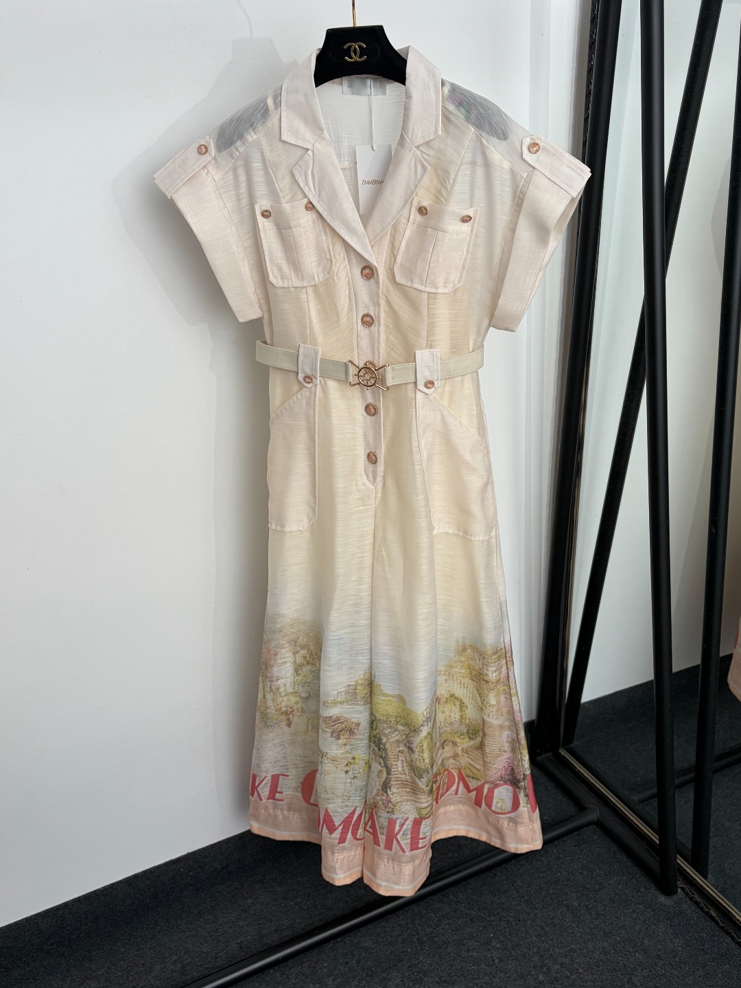 NO:943969,Model No. 20265978 Zimmermann* new resort style printed suit collar waisted short-sleeved jumpsuit with suspender lining, off-white, S-XL, [M size bust 90, length 30; bust 80, waist 70, length 126; weight 0.475kg], Zimmermann-clothing, T-shirt, business suit,19860909款号20265978 Zimmermann*新款 度假风印花西装领收腰短袖连体长裤,配吊带里衬,米白色,S-XL,【M码胸围90,长30；胸围80,腰围70,长126；重量0.475kg】,兹默曼-服装,T-shirt,business suit,,Women's clothing