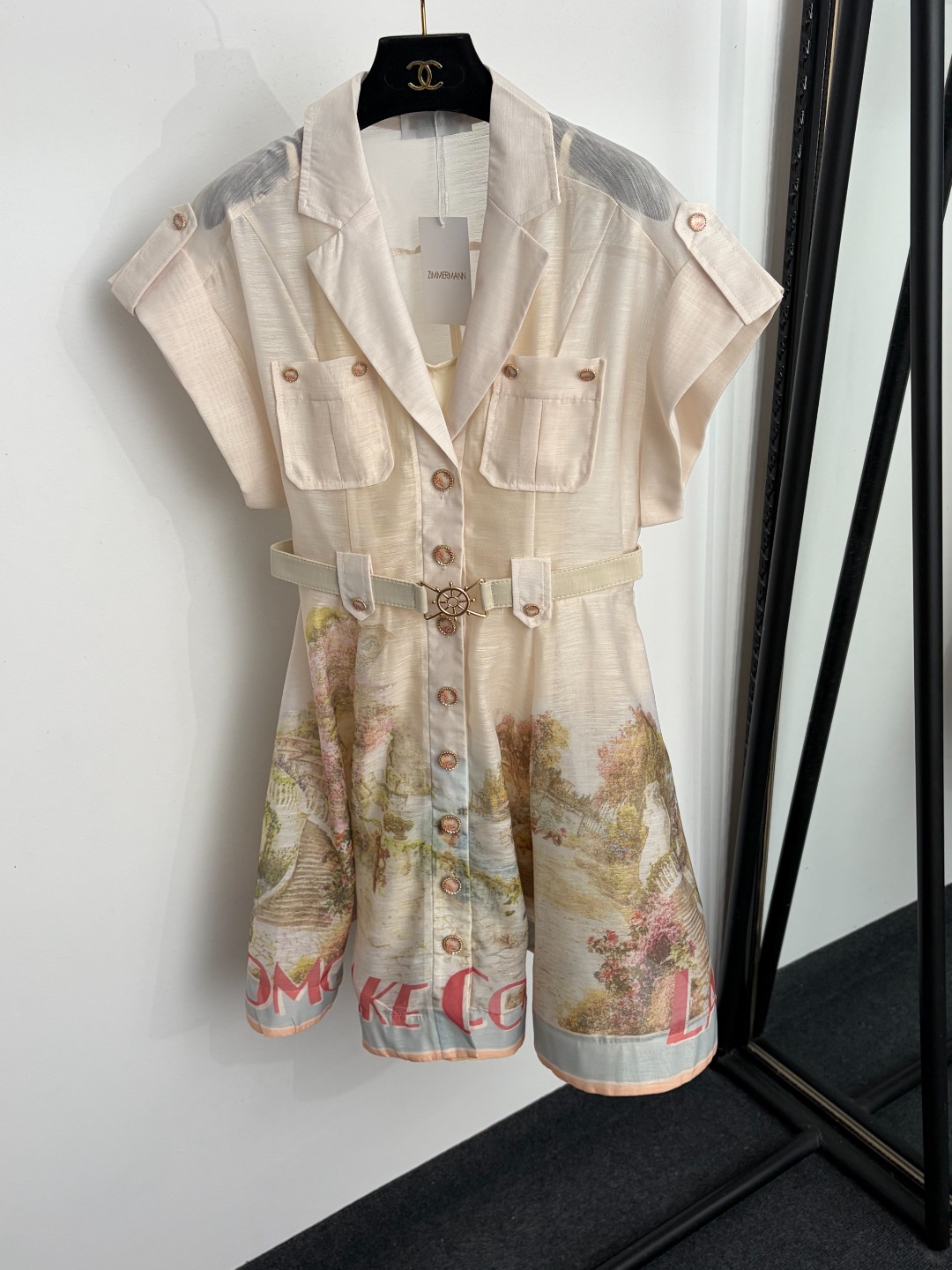 NO:943963,Model No. 20265979 Zimmermann* new resort style printed suit collar waisted short-sleeved dress with suspender lining, off-white, S-XL, [M size bust 84, length 65; bust 80, waist 72, length 90; weight 0.440kg], Zimmermann-clothing, skirts, T-shirt, business suit,19860909款号20265979 Zimmermann*新款 度假风印花西装领收腰短袖连衣裙,配吊带里衬,米白色,S-XL,【M码胸围84,长65；胸围80,腰围72,长90；重量0.440kg】,兹默曼-服装,skirts,T-shirt,business suit,,Women's clothing