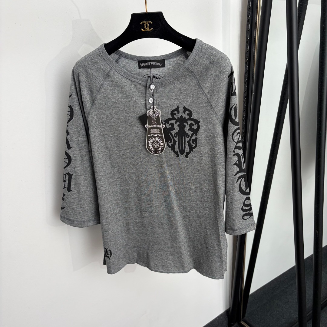 NO:943918,Model No. 20266123 Chrome Hearts* New Cross Sanskrit Printed Cotton Top Five-Point Short-Sleeved T-shirt, Gray, SML, [M Size Bust 88, Sleeve Length 50, Length 64; Weight 0.165kg], Chrome Hearts-Clothing, Chrome Hearts, T-shirt, tees, t-shirt,19860909款号20266123 克罗心*新款 十字架梵文印花纯棉上衣 五分短袖T恤,灰色,SML,【M码胸围88,袖长50,长64；重量0.165kg】,克罗心-服装,chrome hearts,T-shirt,tees，t-shirt,,Women's clothing