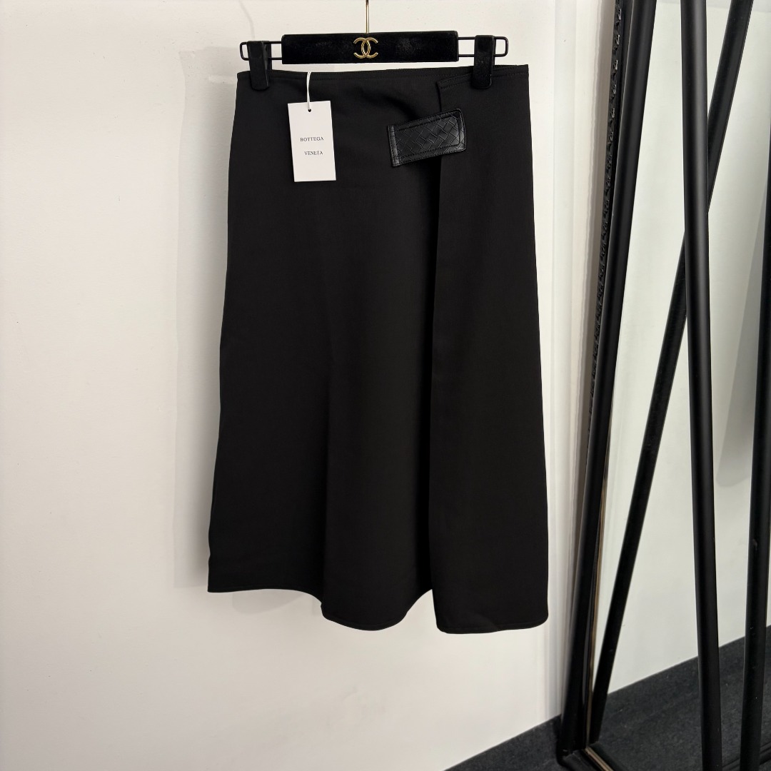 Bottega Veneta Black Wide Leg Shorts