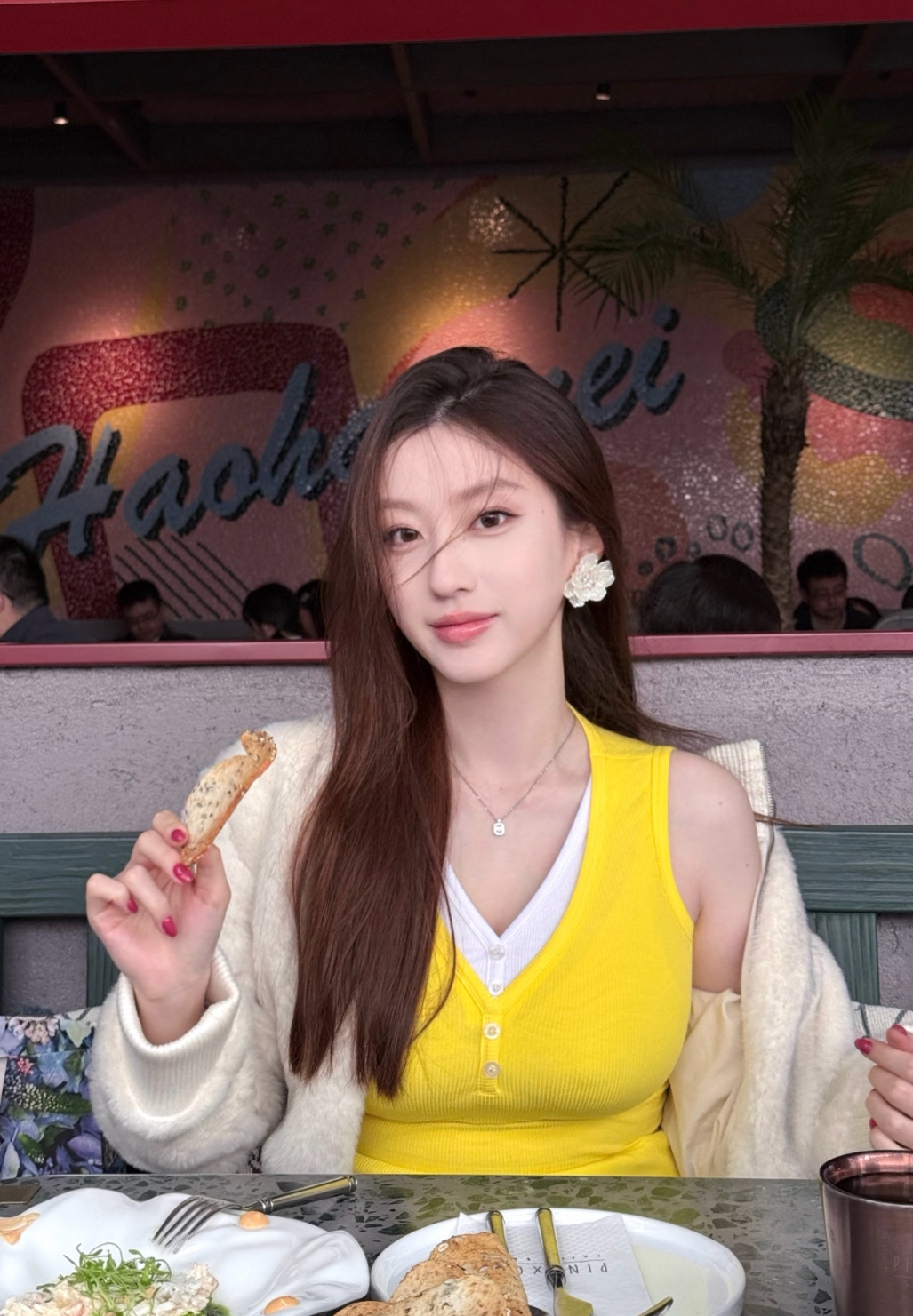 NO:633854,Many beauties wear this perfume bottle necklace. The small size is very exquisite and shows a pure temperament. Necklace, Cartier high-end jewelry19860909好多美女戴了这款香水瓶项链 小号非常精致 很显清纯气质,,necklace,卡迪亚高端饰品,Jewelry