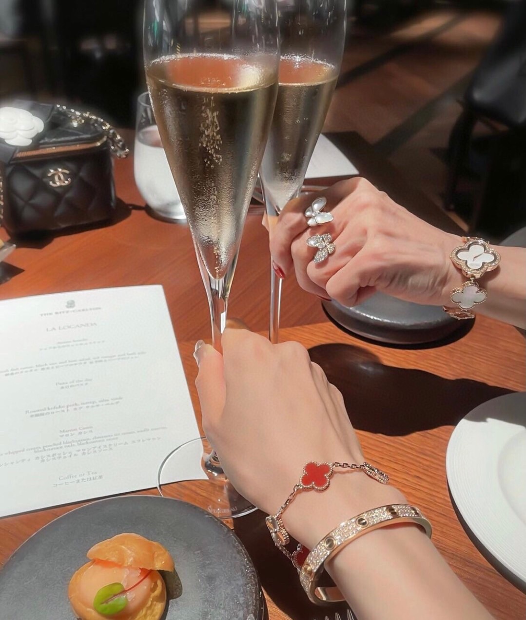 NO:720336,Red agate and laser five-flower bracelet is festive and noble, a must-have for the New Year!  ,,bracelet,Cardia high-end jewelry19860909红玛瑙拼镭射五花手链 喜庆又显贵 新年必备！,,bracelet,卡迪亚高端饰品,Jewelry