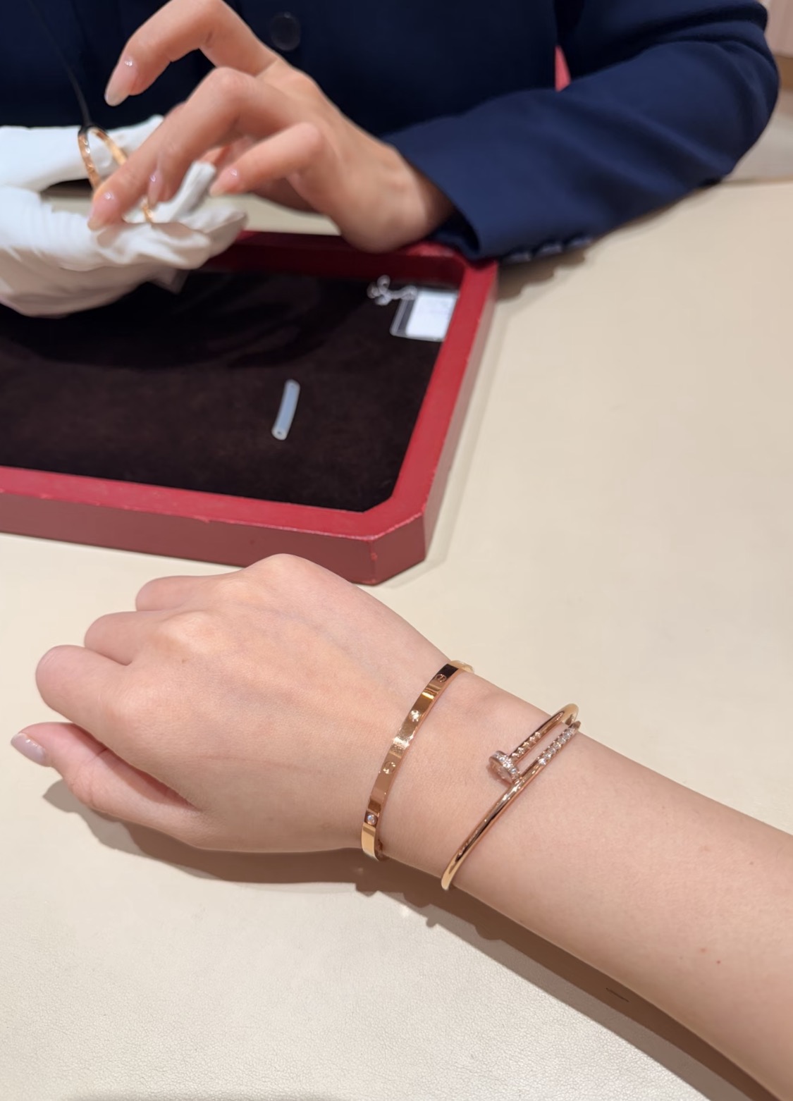 NO:754771,Very beautiful rose gold nail bracelet, bracelet, Cartier high-end jewelry19860909很有美女感的玫瑰金钉子手镯,,bracelet,卡迪亚高端饰品,Jewelry
