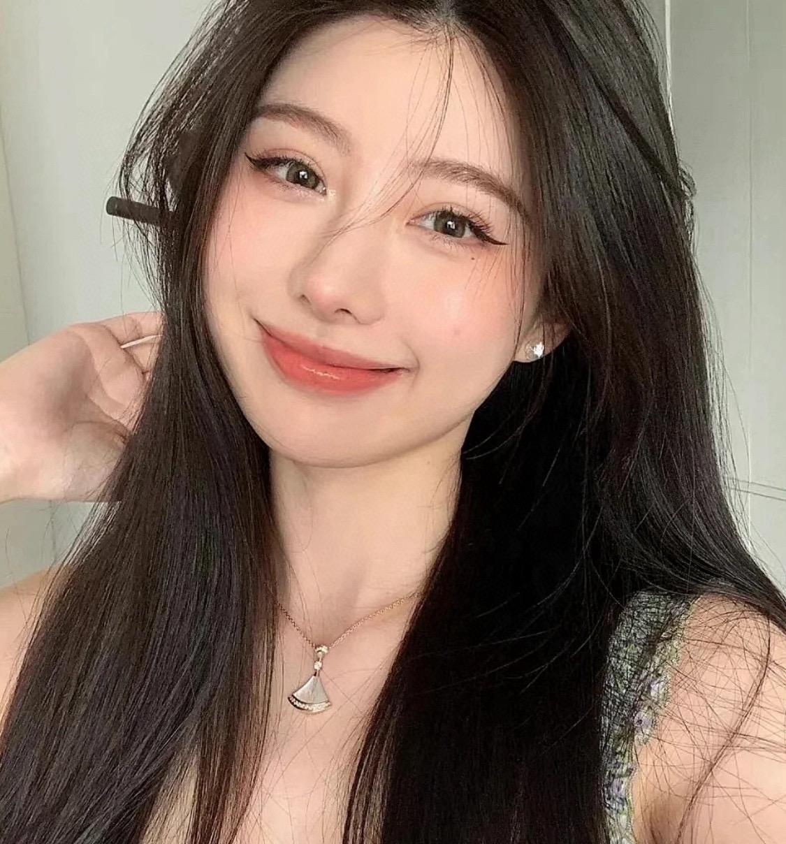 女人味十足的bv白扇子项链\n大号更有存在感白月光美人