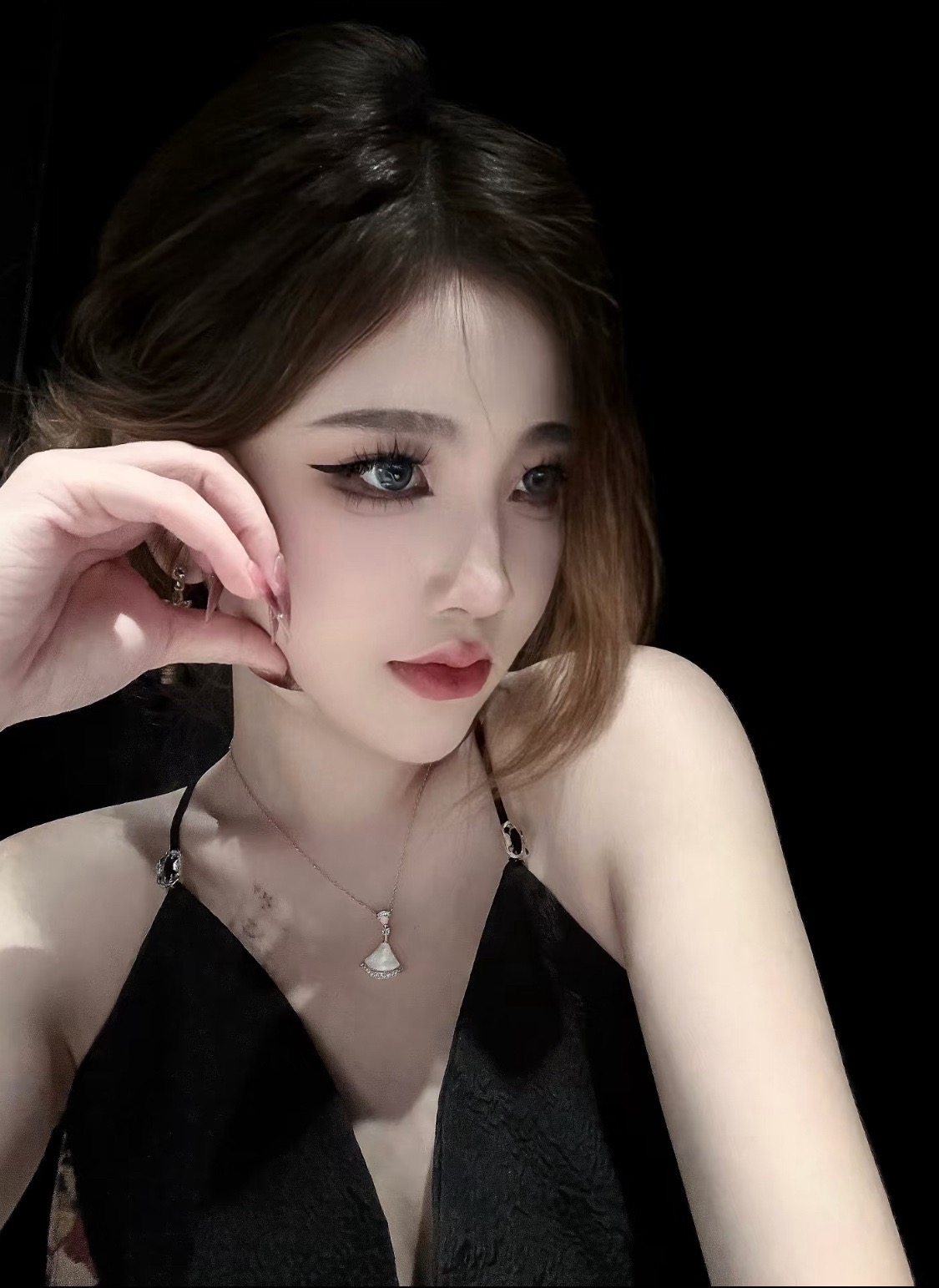 女人味十足的bv白扇子项链\n大号更有存在感白月光美人