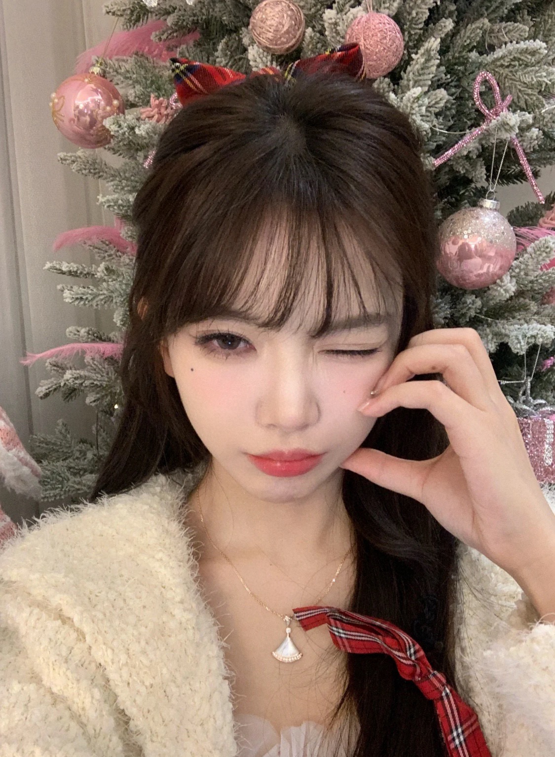 女人味十足的bv白扇子项链\n大号更有存在感白月光美人