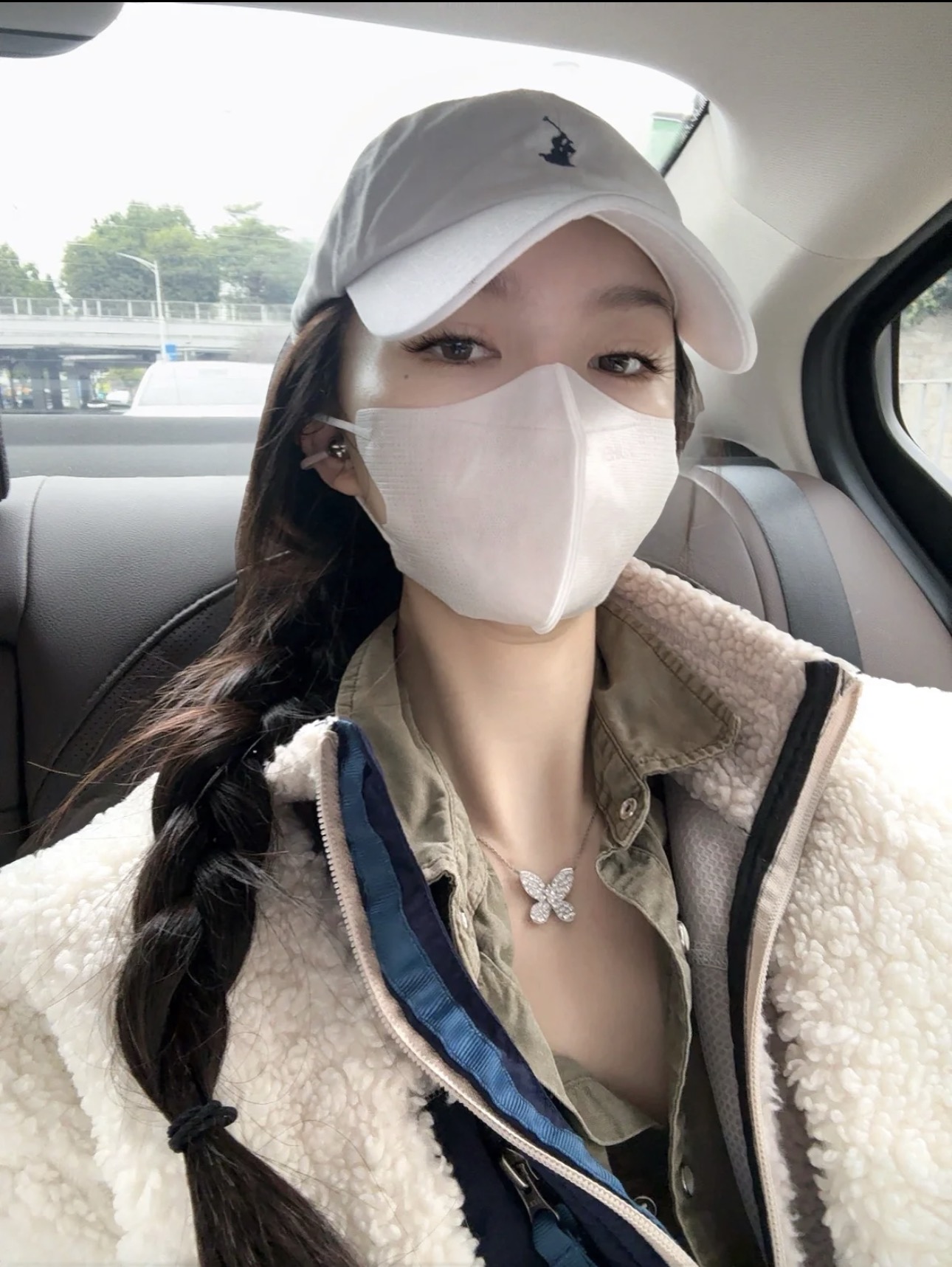 NO:765953,Many beauties wear this butterfly necklace, which is both attractive and elegant. Necklace, Cartier high-end jewelry19860909超多美女戴了这款蝴蝶项链耐看又气质,,necklace,卡迪亚高端饰品,Jewelry