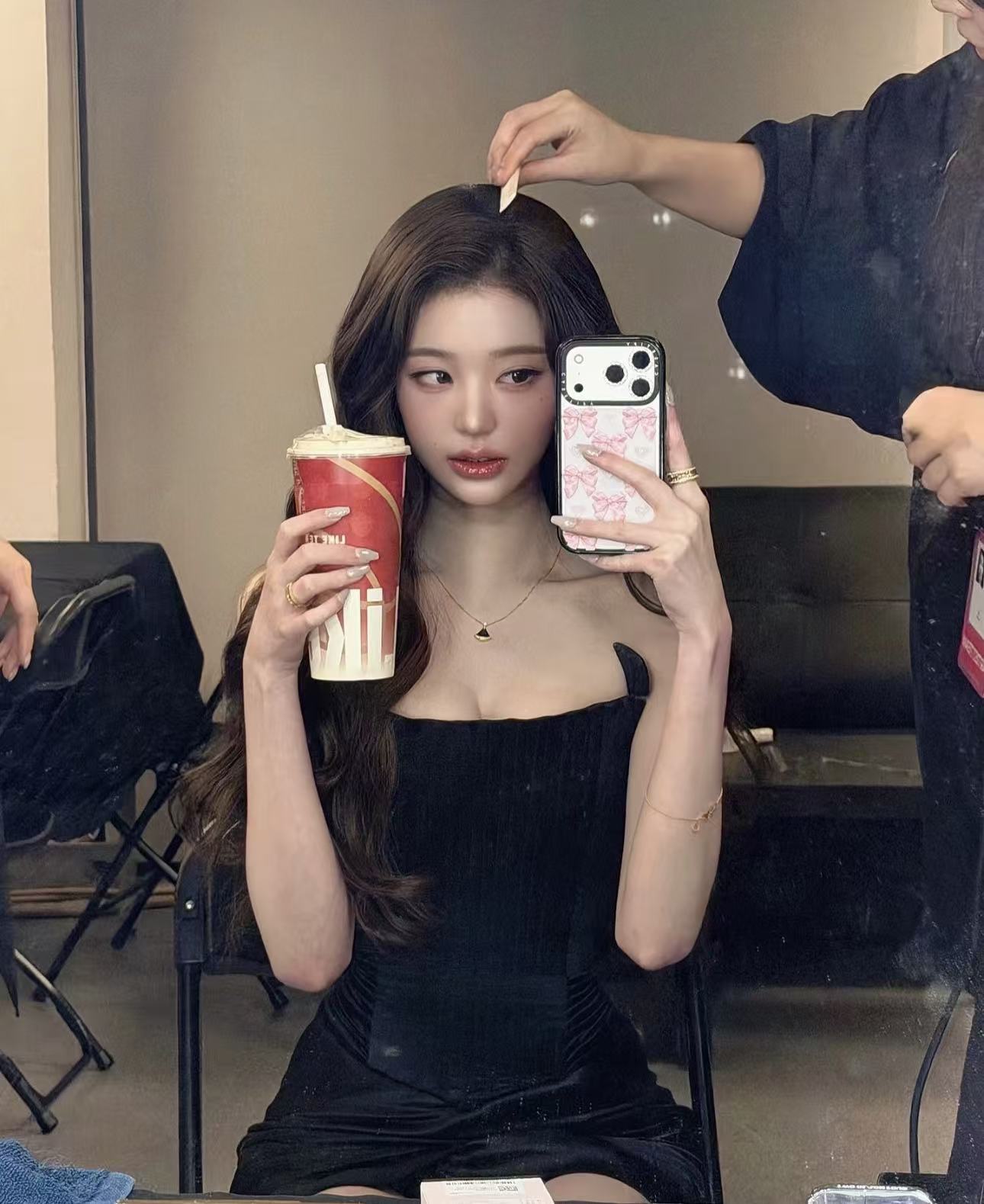 NO:816265,Black has its own coolness and is very suitable for young girls. It can be worn by both elegant ladies and casual personalities. Cardia high-end jewelry19860909黑色自带酷感很适合年轻女生搭配 不管是优雅名媛还是休闲个性都能驾驭,,卡迪亚高端饰品,Jewelry