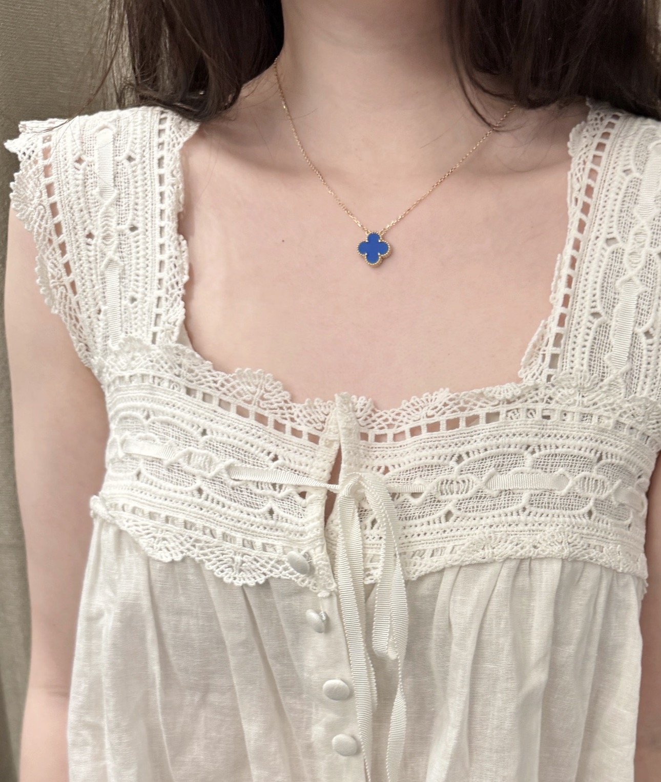 NO:816262,Lan Hua is really young and has personality. She looks white. Cartier high-end jewelry.19860909蓝花真的非常年轻有个性巨显白,,卡迪亚高端饰品,Jewelry