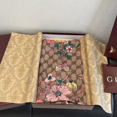 gucci丝毛棱形巾丝毛披肩 尺寸:40cm*135cm gucci丝毛棱形巾丝毛披肩 尺寸:40cm*135cm