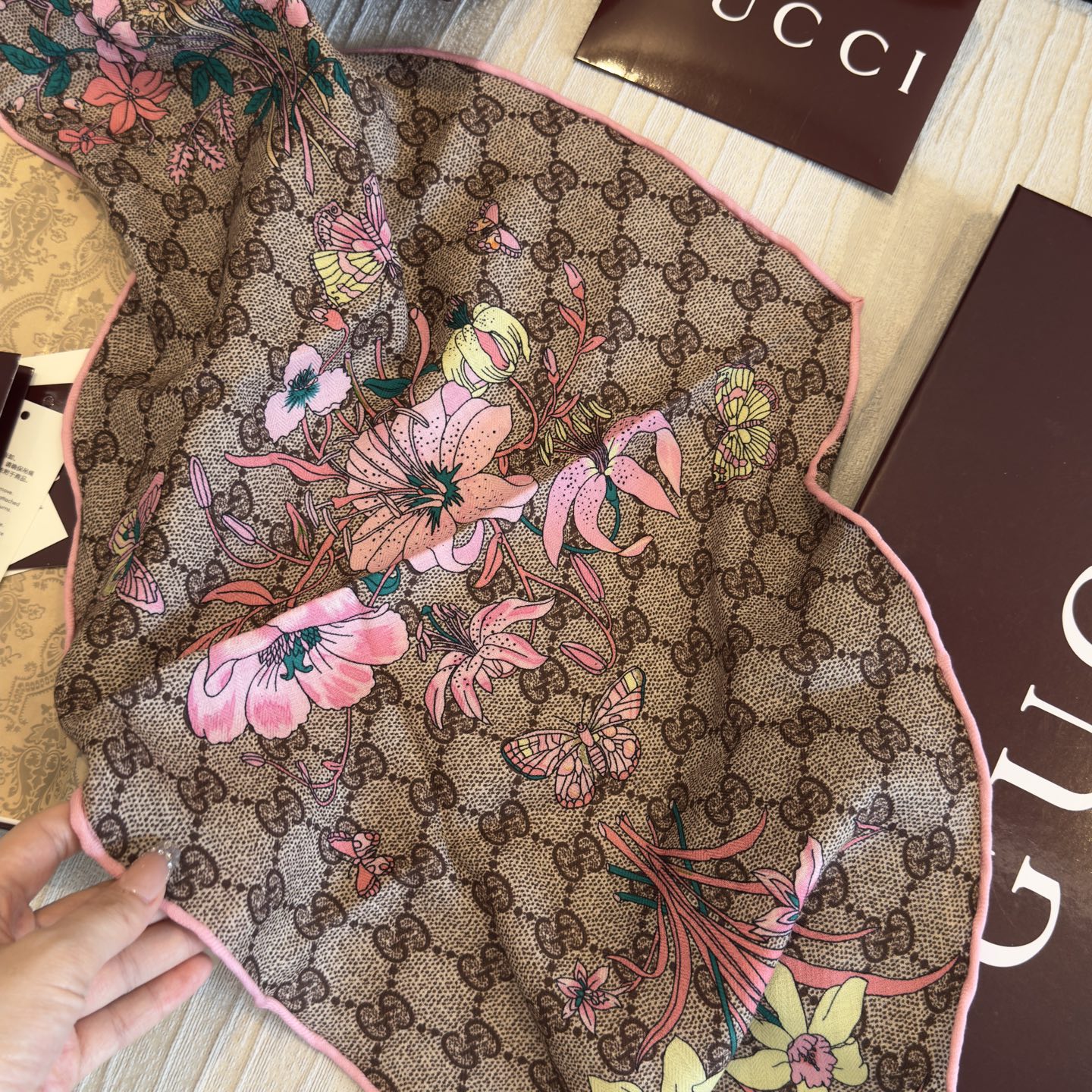 gucci丝毛棱形巾丝毛披肩 尺寸：40cm*135cm