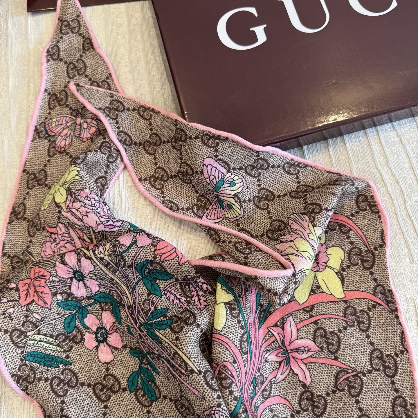 gucci丝毛棱形巾丝毛披肩 尺寸：40cm*135cm