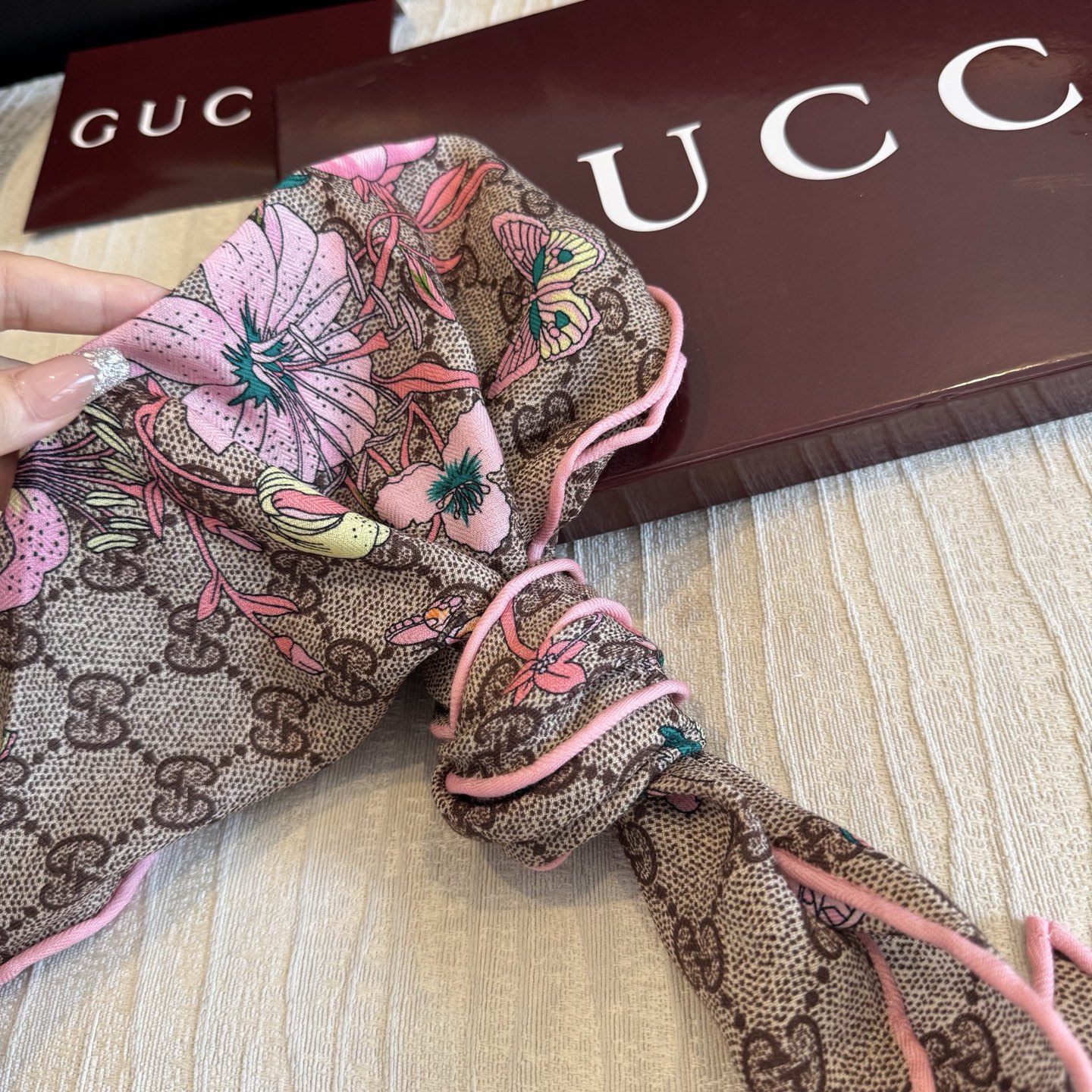 gucci丝毛棱形巾丝毛披肩 尺寸：40cm*135cm