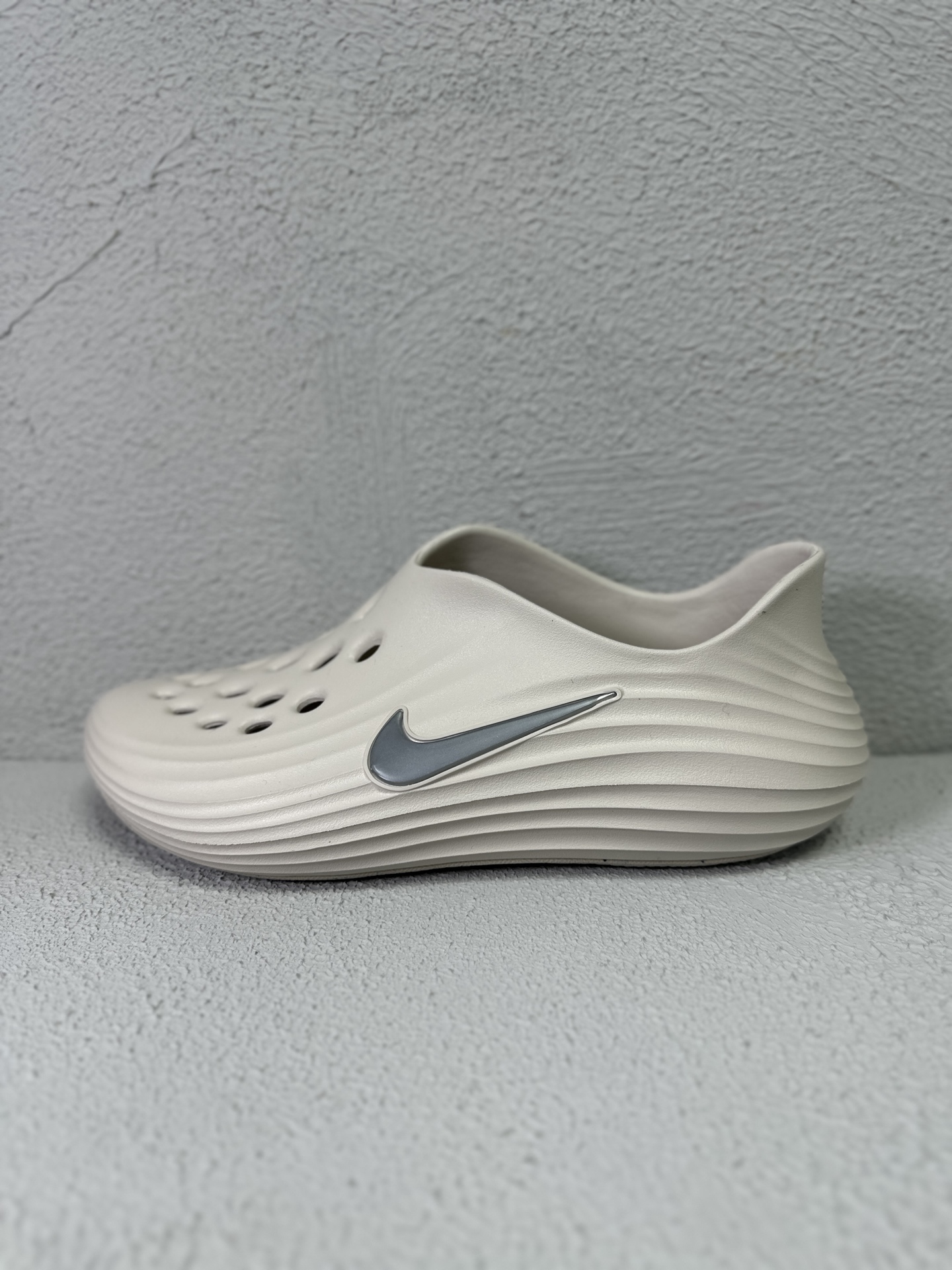 NO:260765,Nike ReactX Rejuven8 Light Orewood Brown Comfortable and versatile Hole Shoes Men and Women Light Gold Brown Size36.5 38 39 40 41 42 43 44 45, Slippers, slippers19860909Nike ReactX Rejuven8 Light Orewood Brown 舒适百搭 洞洞鞋 男女同款 浅金棕 Size36.5 38 39 40 41 42 43 44 45,拖鞋,slippers,Women's Shoes