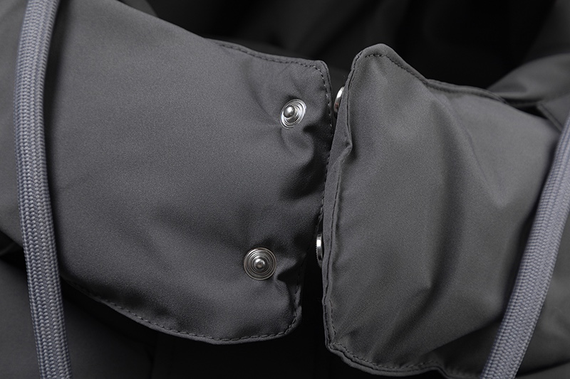 High-Quality Windproof Winter Jacket with Waterproof Features in Black Grey - 图片 6