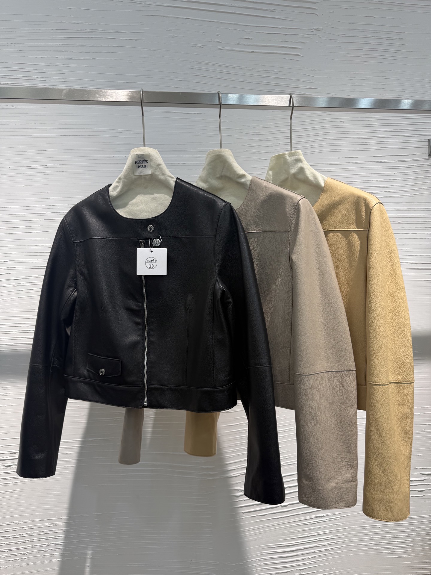 NO:784942,Three colors, real shots, counter synchronization, all imported leather, Hermès-clothing, hermes,19860909三个颜色 实拍 专柜同步,全进口皮,爱马仕-服装,hermes,,Women's clothing